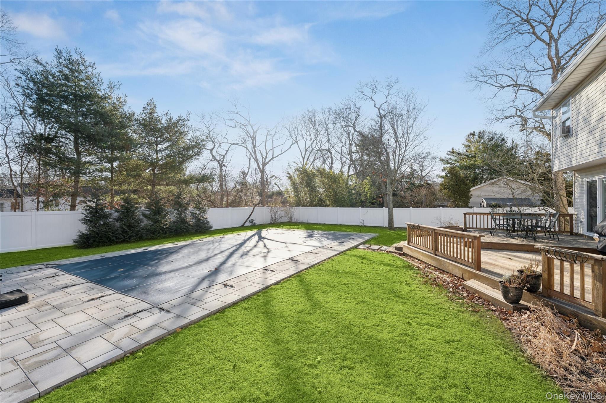 #17 photo, 7 Huckleberry Lane, מחוז סאפוק Hampton Bays , NY 11946