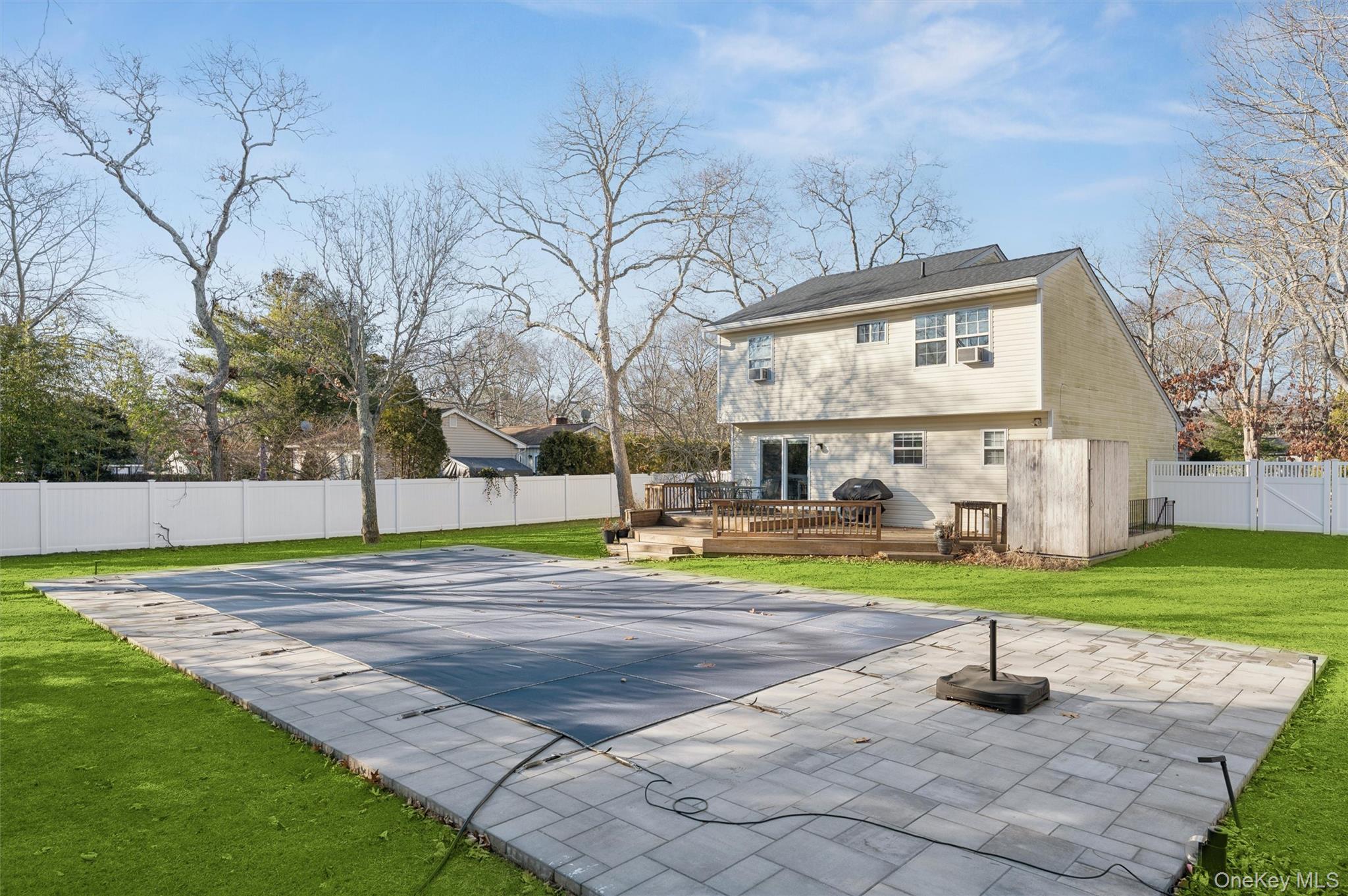 #18 photo, 7 Huckleberry Lane, מחוז סאפוק Hampton Bays , NY 11946