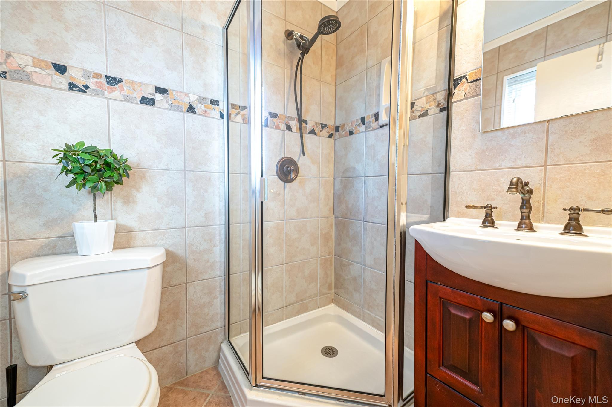 #6 photo, 460 Old Town Road, 東長島 Port Jefferson Station , NY 11776