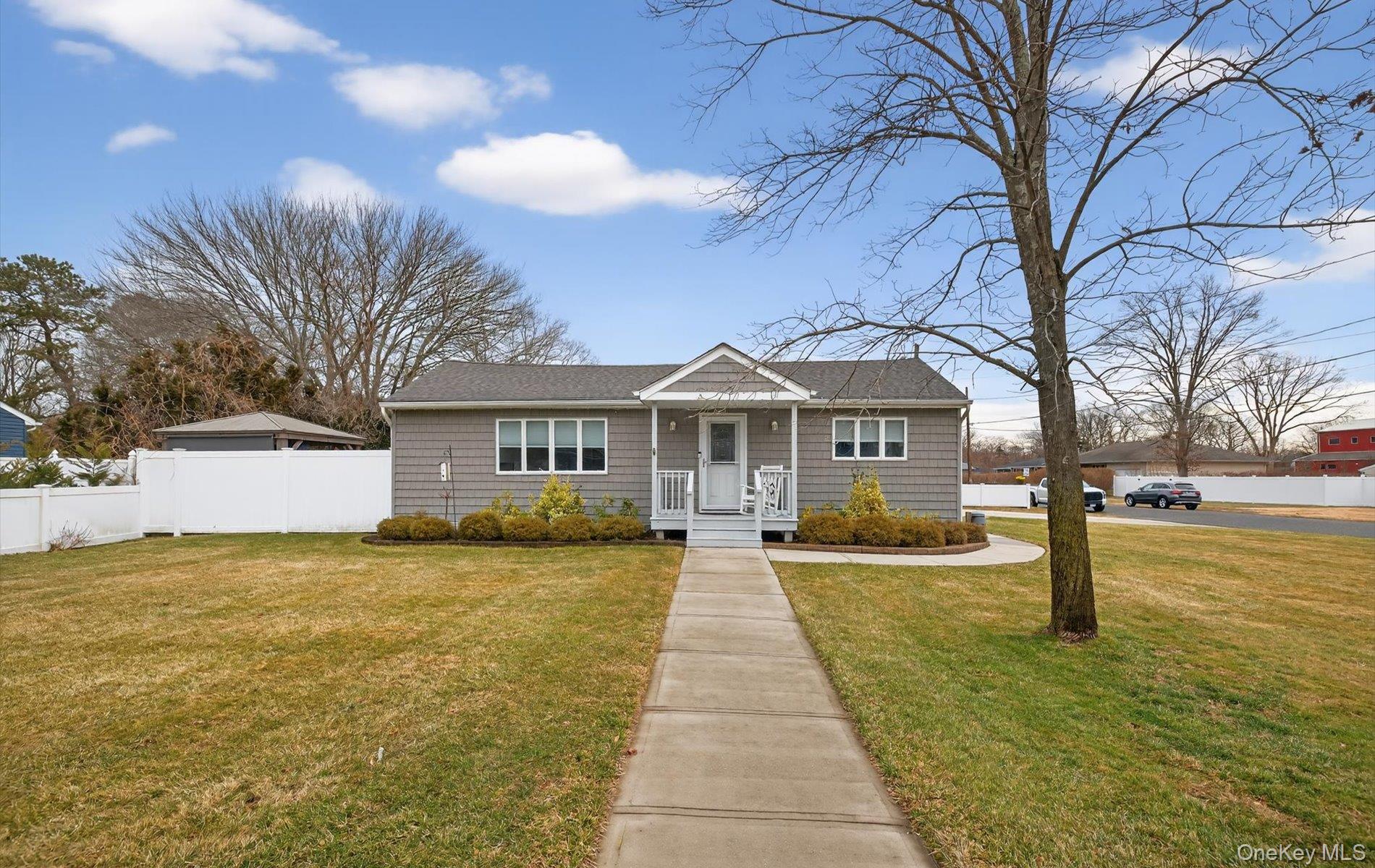 #1 photo, 737 Belmore Avenue, מחוז סאפוק Islip Terrace , NY 11752