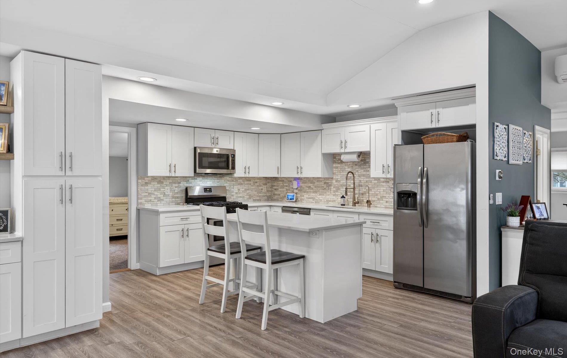 #11 photo, 737 Belmore Avenue, מחוז סאפוק Islip Terrace , NY 11752