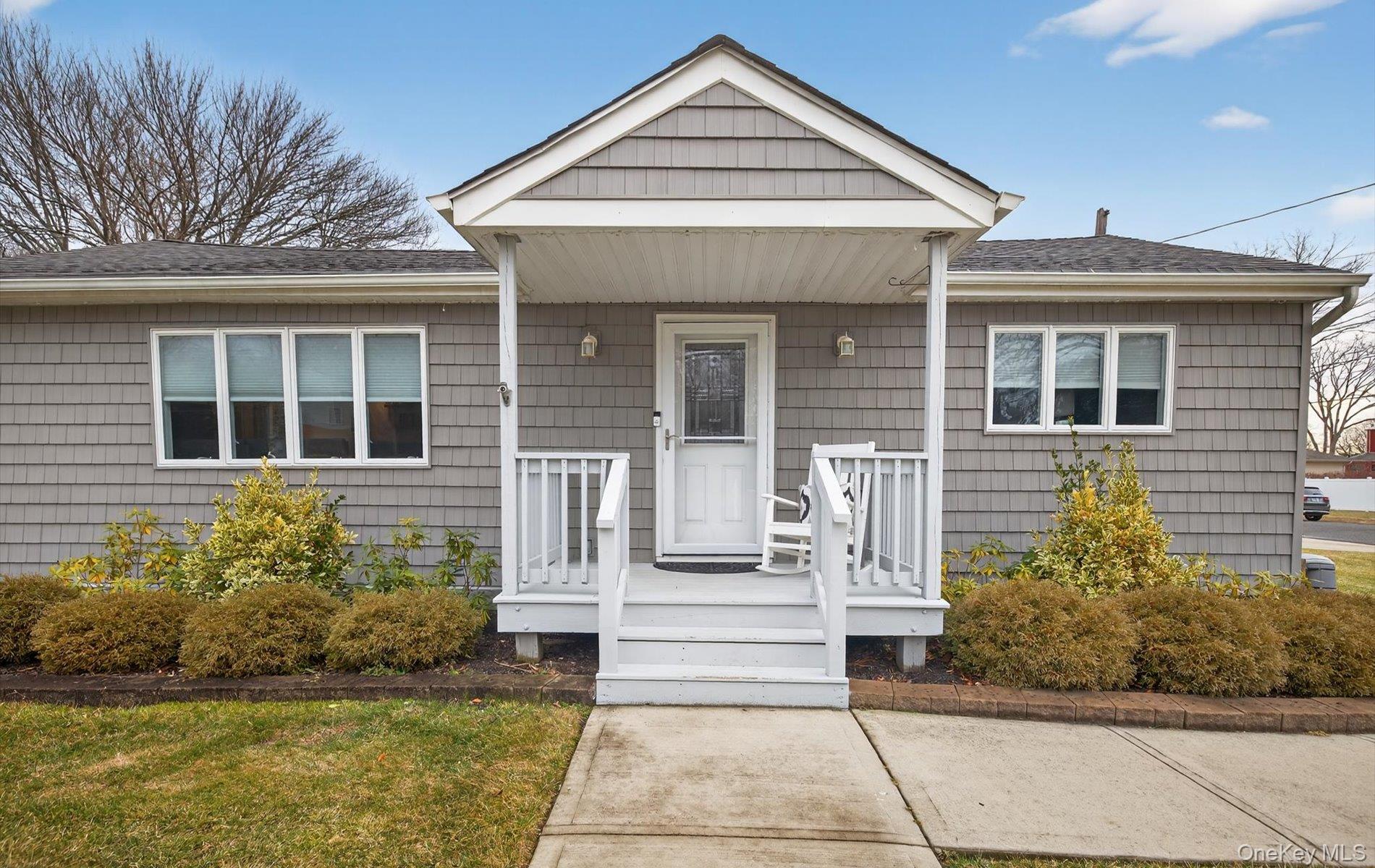 #2 photo, 737 Belmore Avenue, מחוז סאפוק Islip Terrace , NY 11752