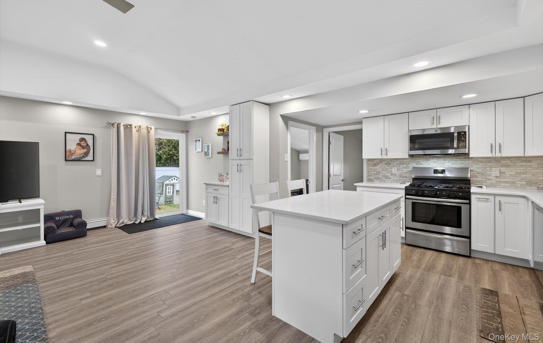 #7 photo, 737 Belmore Avenue, מחוז סאפוק Islip Terrace , NY 11752