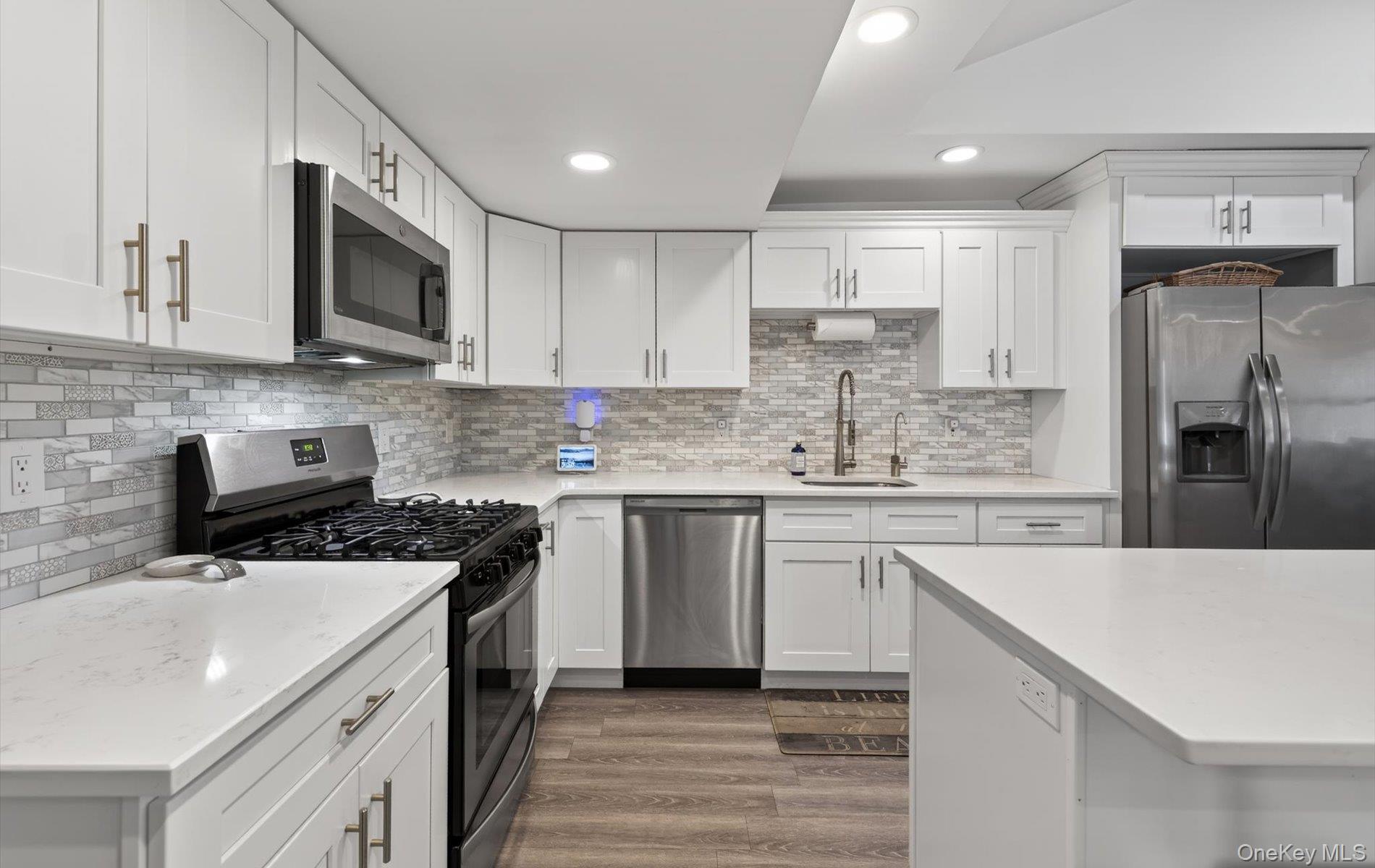 #8 photo, 737 Belmore Avenue, מחוז סאפוק Islip Terrace , NY 11752