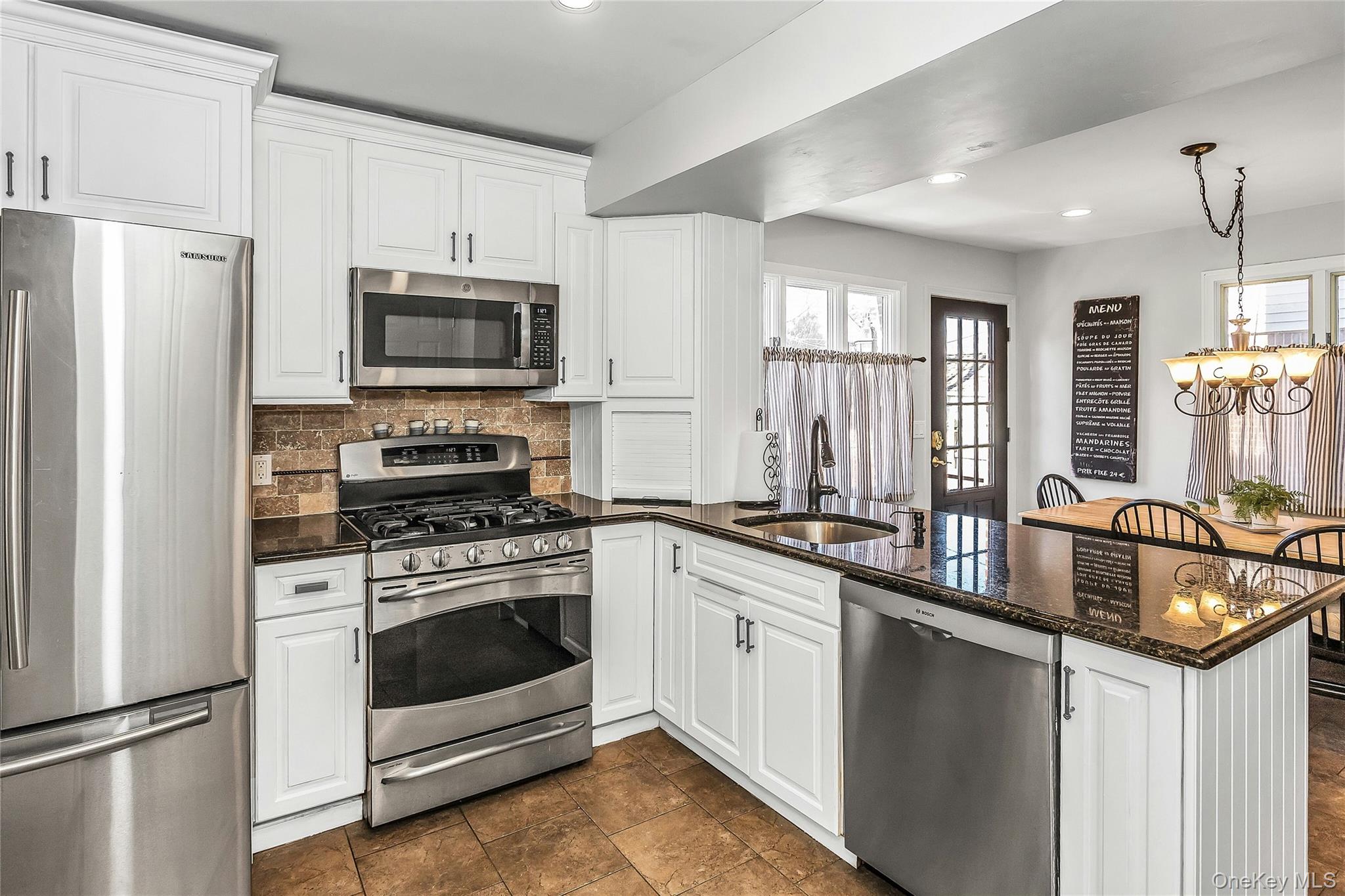 #9 photo, 14 Hawthorne Street, 롱 아일랜드 Lynbrook , NY 11563