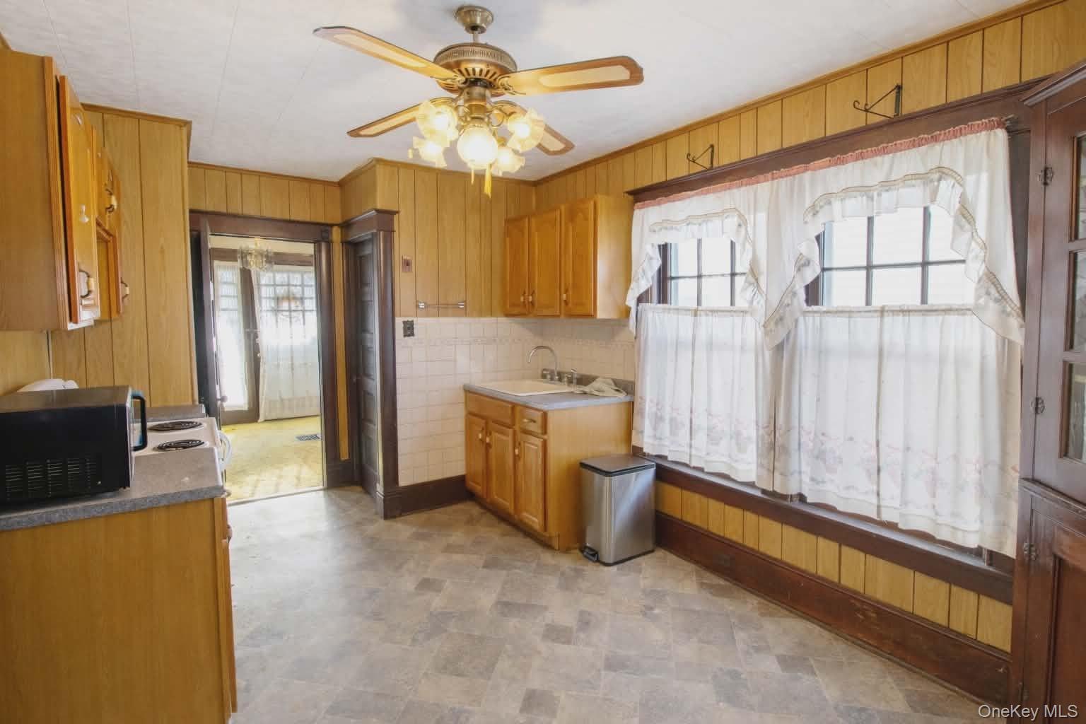 #14 photo, 409 Baker Street, Poughkeepsie , NY 12603