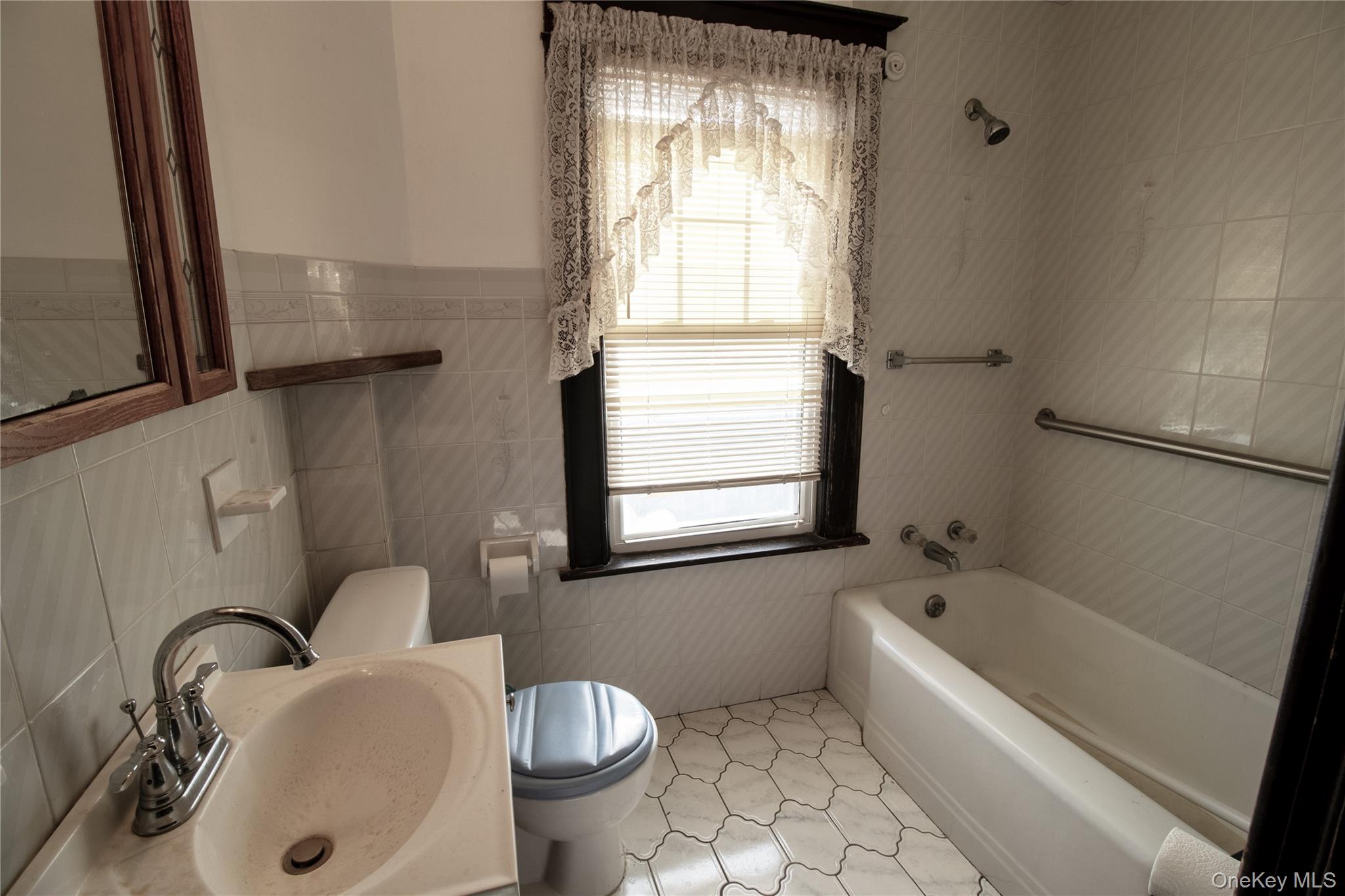 #18 photo, 409 Baker Street, Poughkeepsie , NY 12603