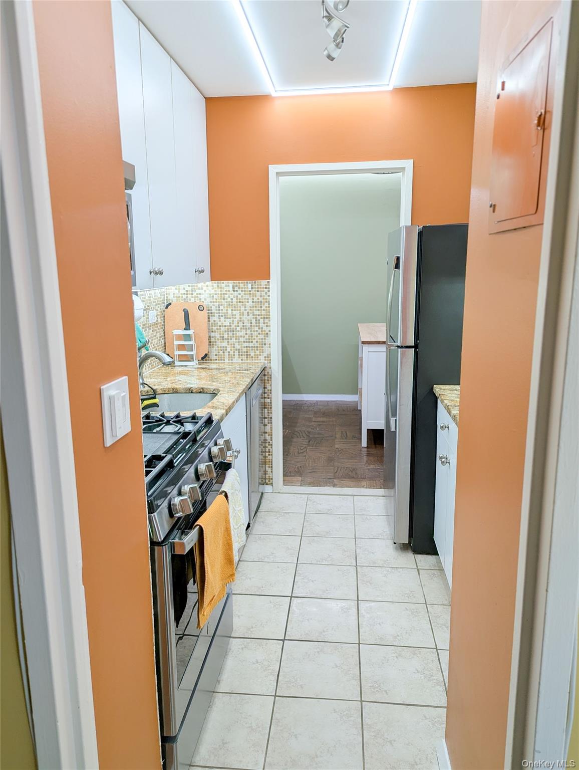 #11 photo, 100 E Hartsdale Avenue, Hartsdale , NY 10530