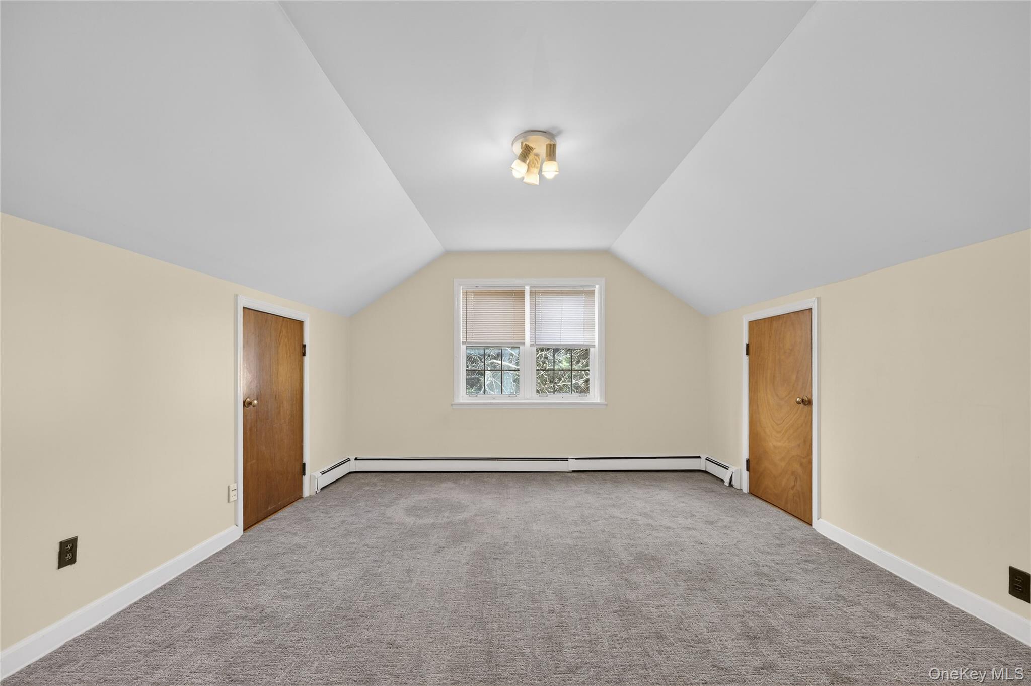 #12 photo, 3 Woodmere Avenue, ناسو Glenwood Landing , NY 11547