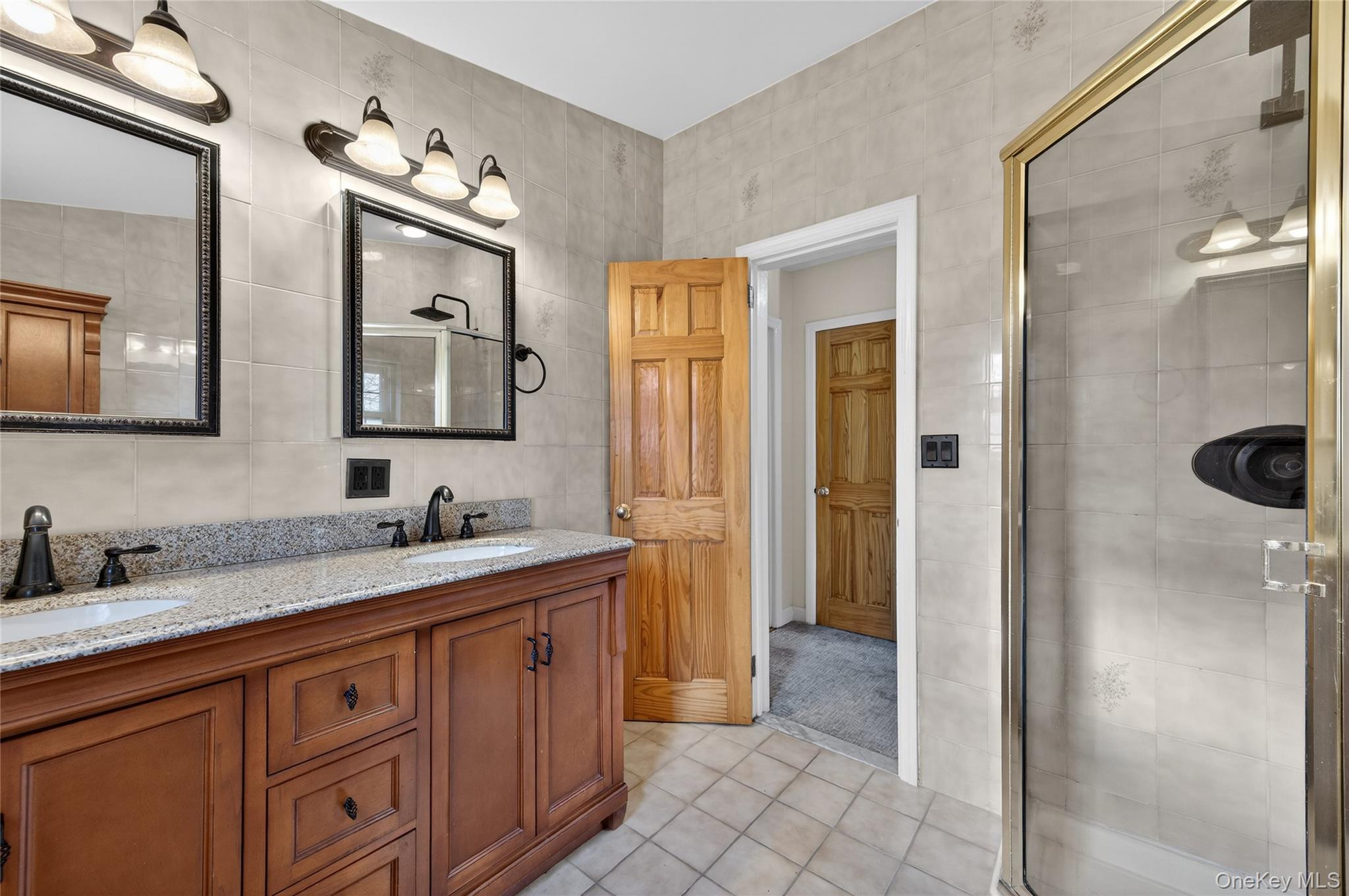 #17 photo, 3 Woodmere Avenue, ناسو Glenwood Landing , NY 11547