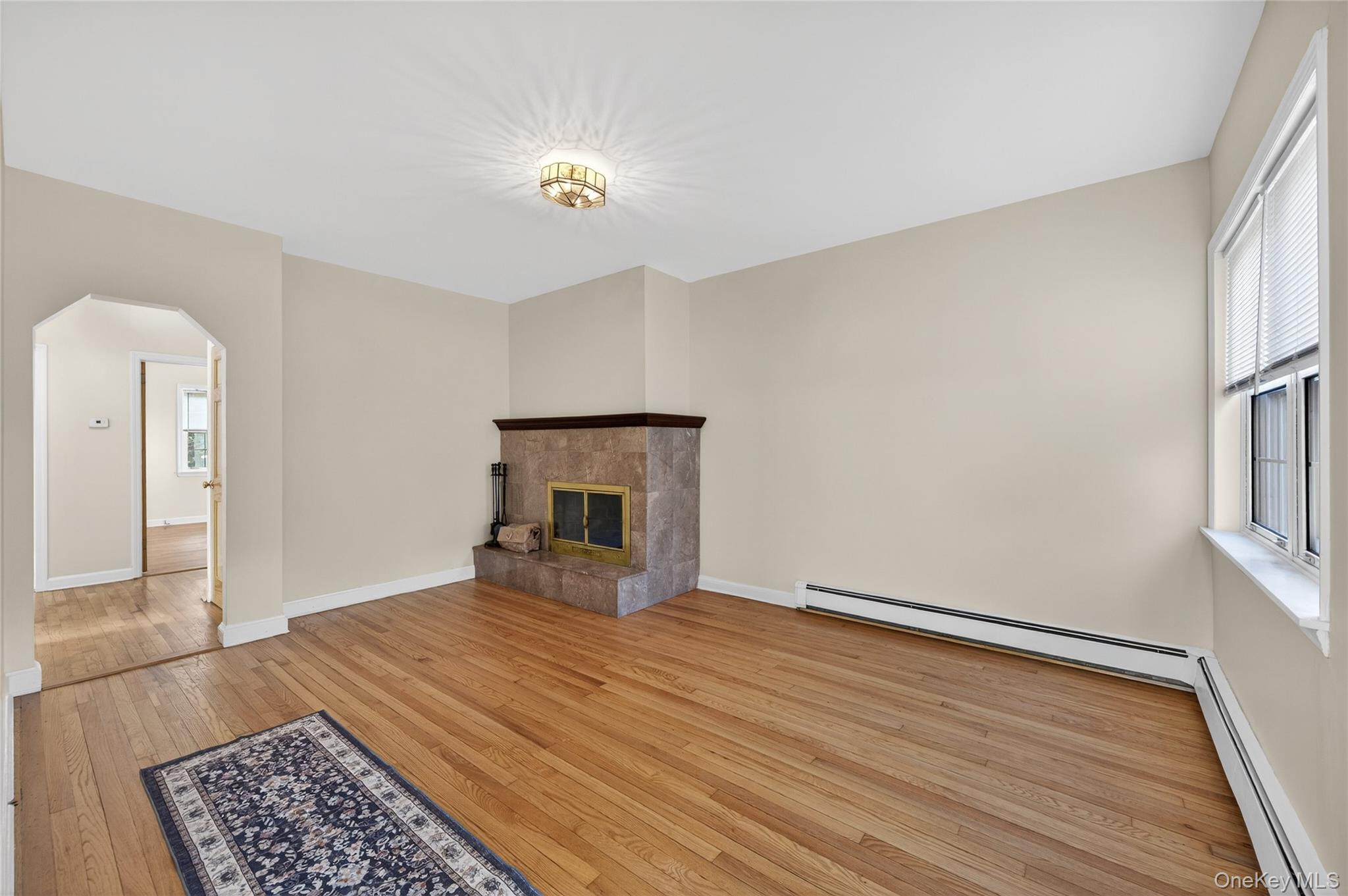 #2 photo, 3 Woodmere Avenue, ناسو Glenwood Landing , NY 11547