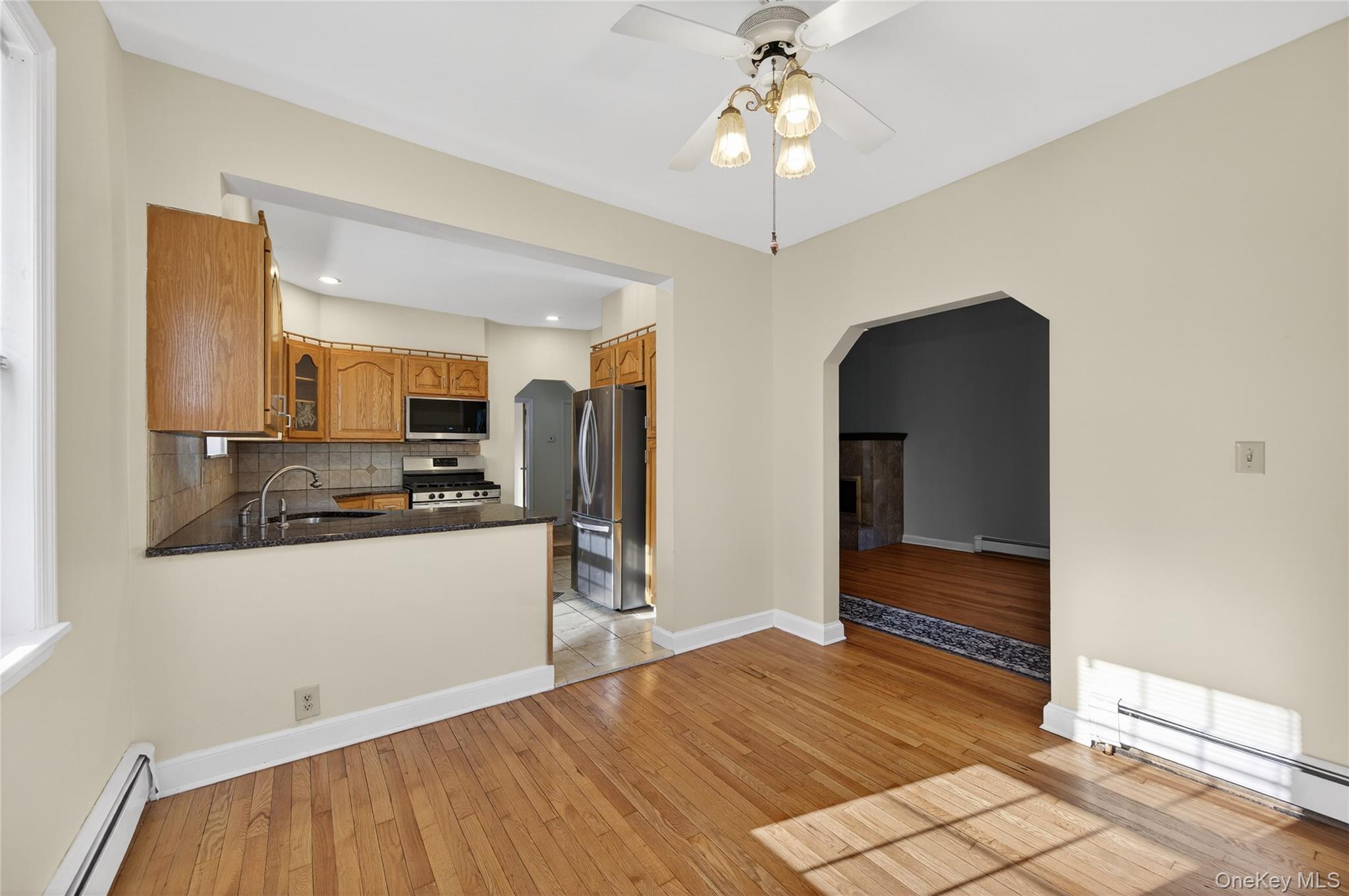 #6 photo, 3 Woodmere Avenue, ناسو Glenwood Landing , NY 11547