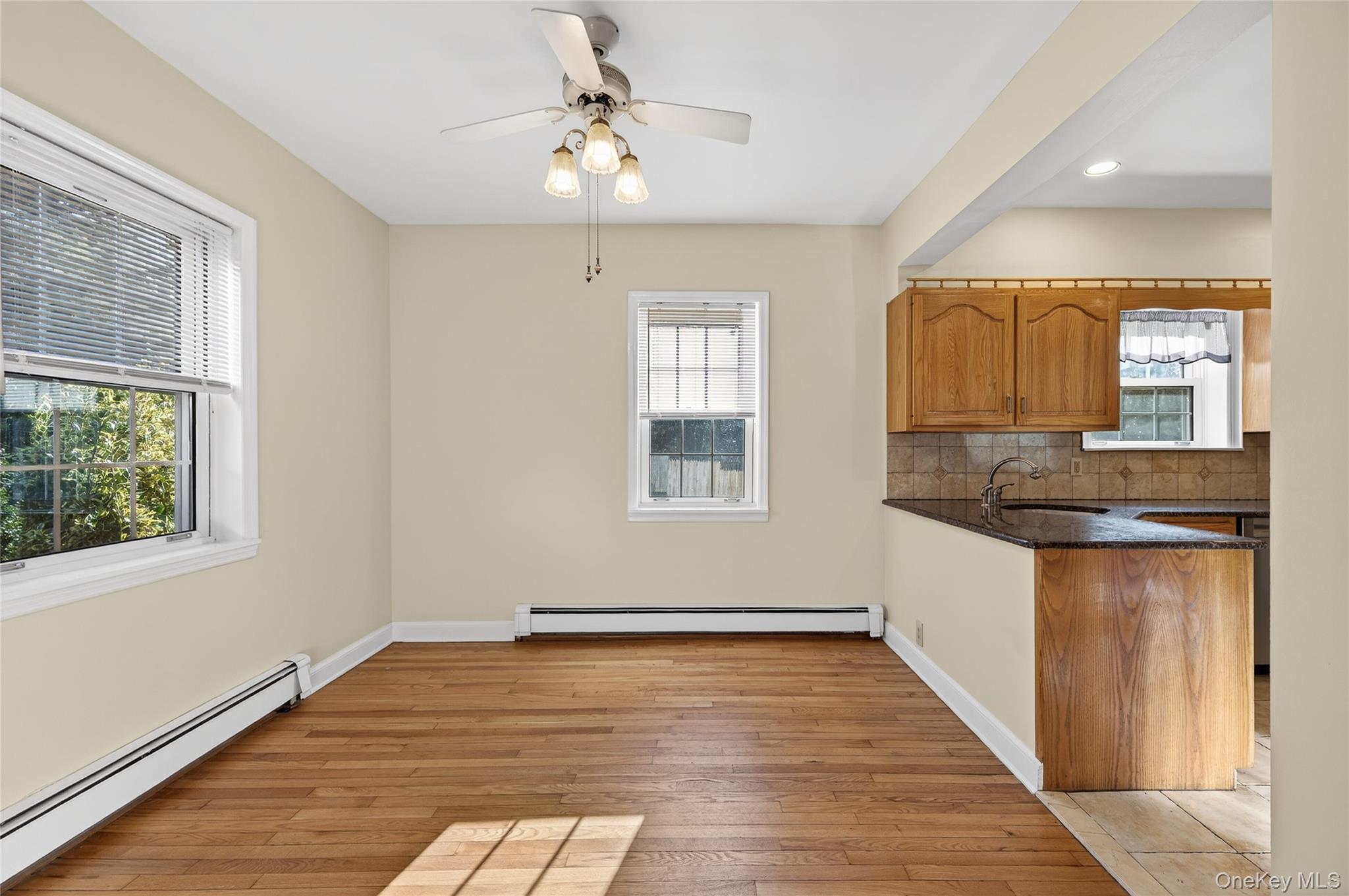 #8 photo, 3 Woodmere Avenue, ناسو Glenwood Landing , NY 11547