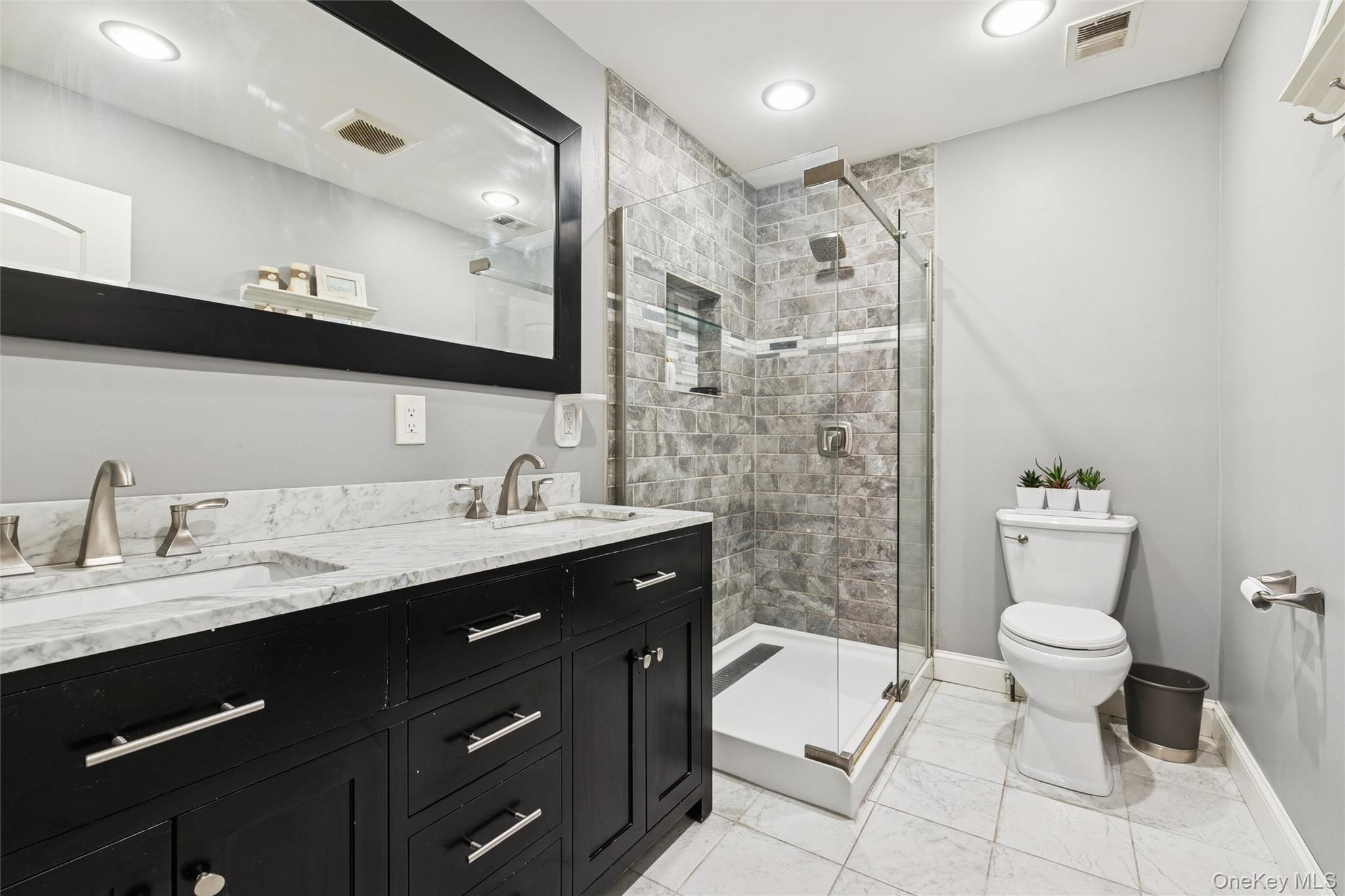 #13 photo, 15 Gazebo Lane, 东长岛 Holtsville , NY 11742