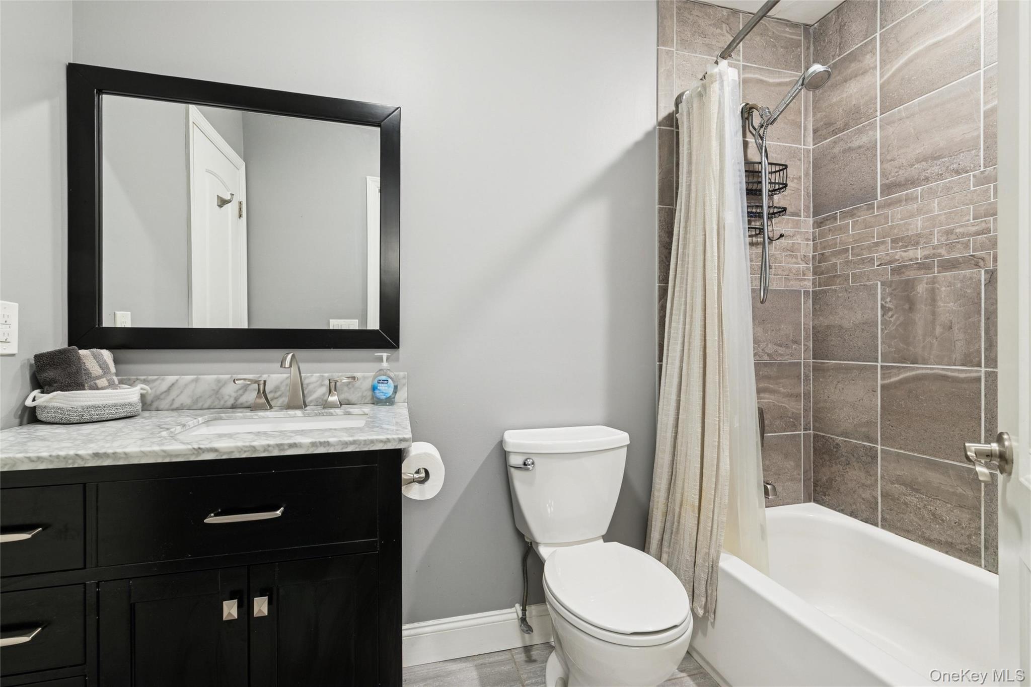 #17 photo, 15 Gazebo Lane, 东长岛 Holtsville , NY 11742