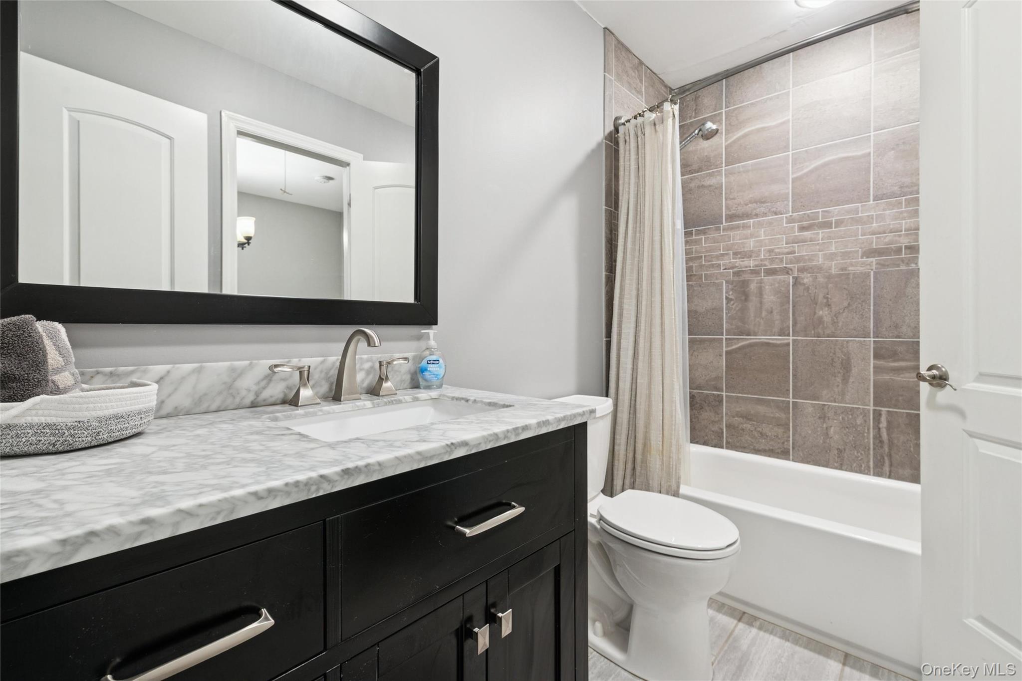 #18 photo, 15 Gazebo Lane, 东长岛 Holtsville , NY 11742