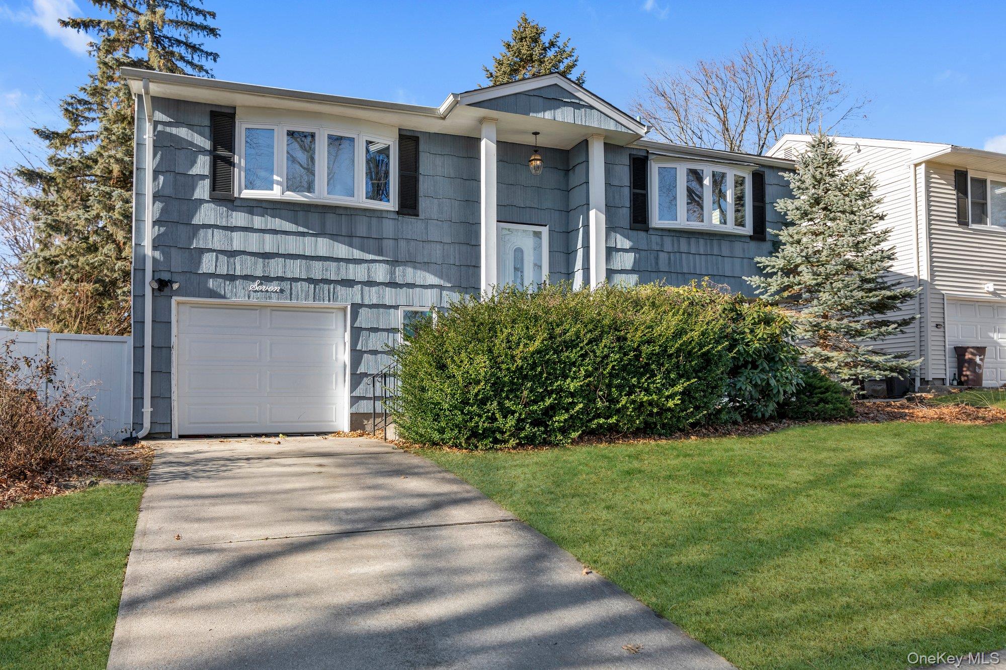 #1 photo, 7 Vilno Court, Саффолк ‖ Huntington Station , NY 11746