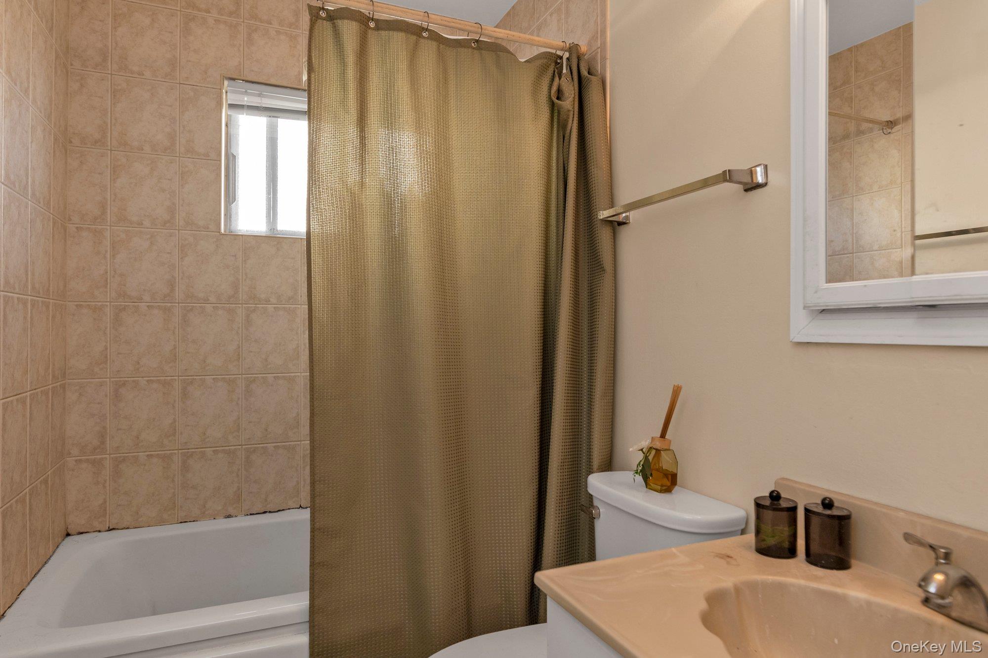 #9 photo, 7 Vilno Court, Саффолк ‖ Huntington Station , NY 11746