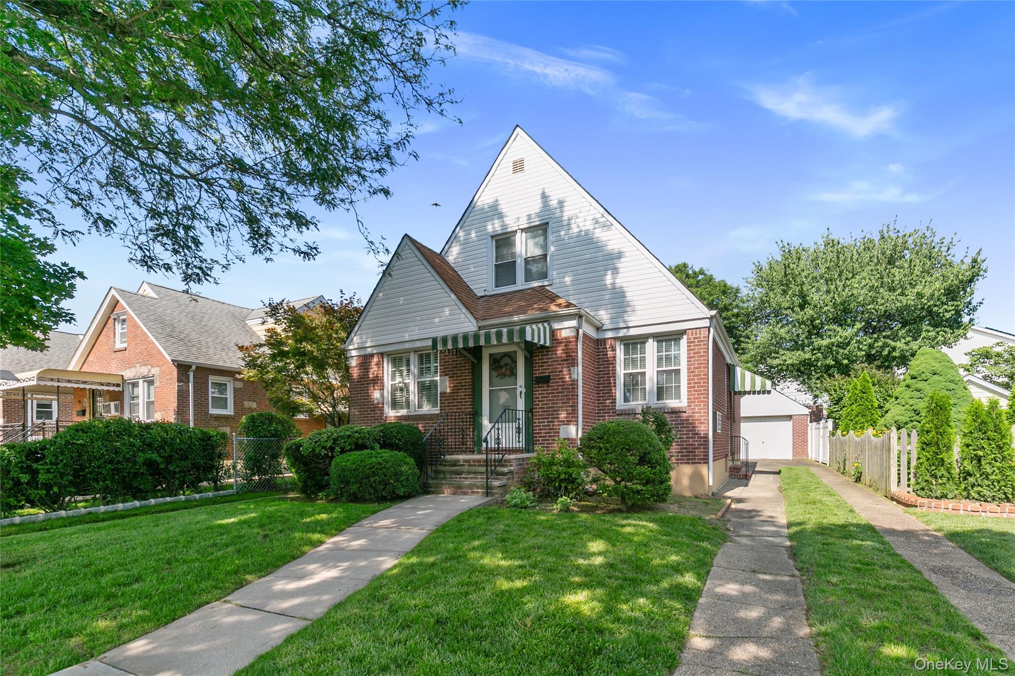 #3 photo, 8251 257th Street, كوينز Glen Oaks , NY 11004