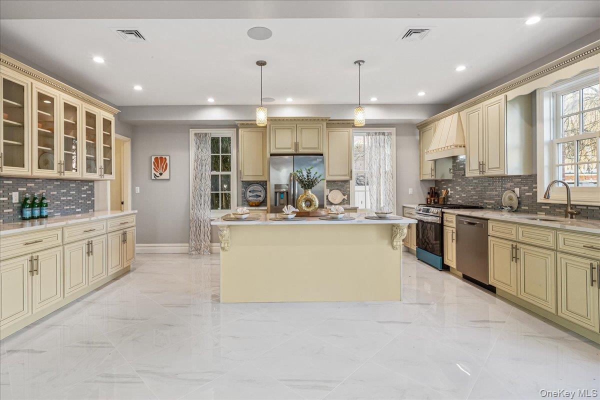 #13 photo, 233-17 38th Drive, 뉴욕퀸즈 Douglaston , NY 11363