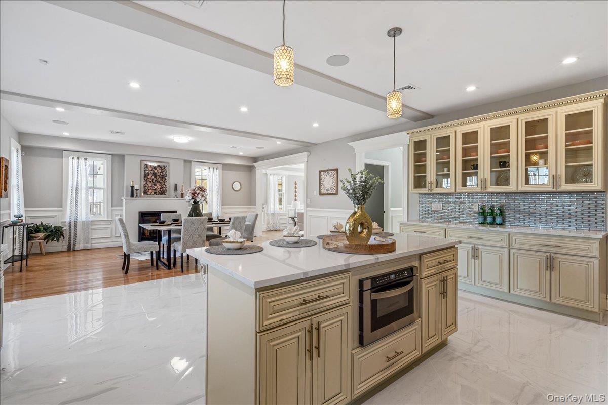 #17 photo, 233-17 38th Drive, 뉴욕퀸즈 Douglaston , NY 11363