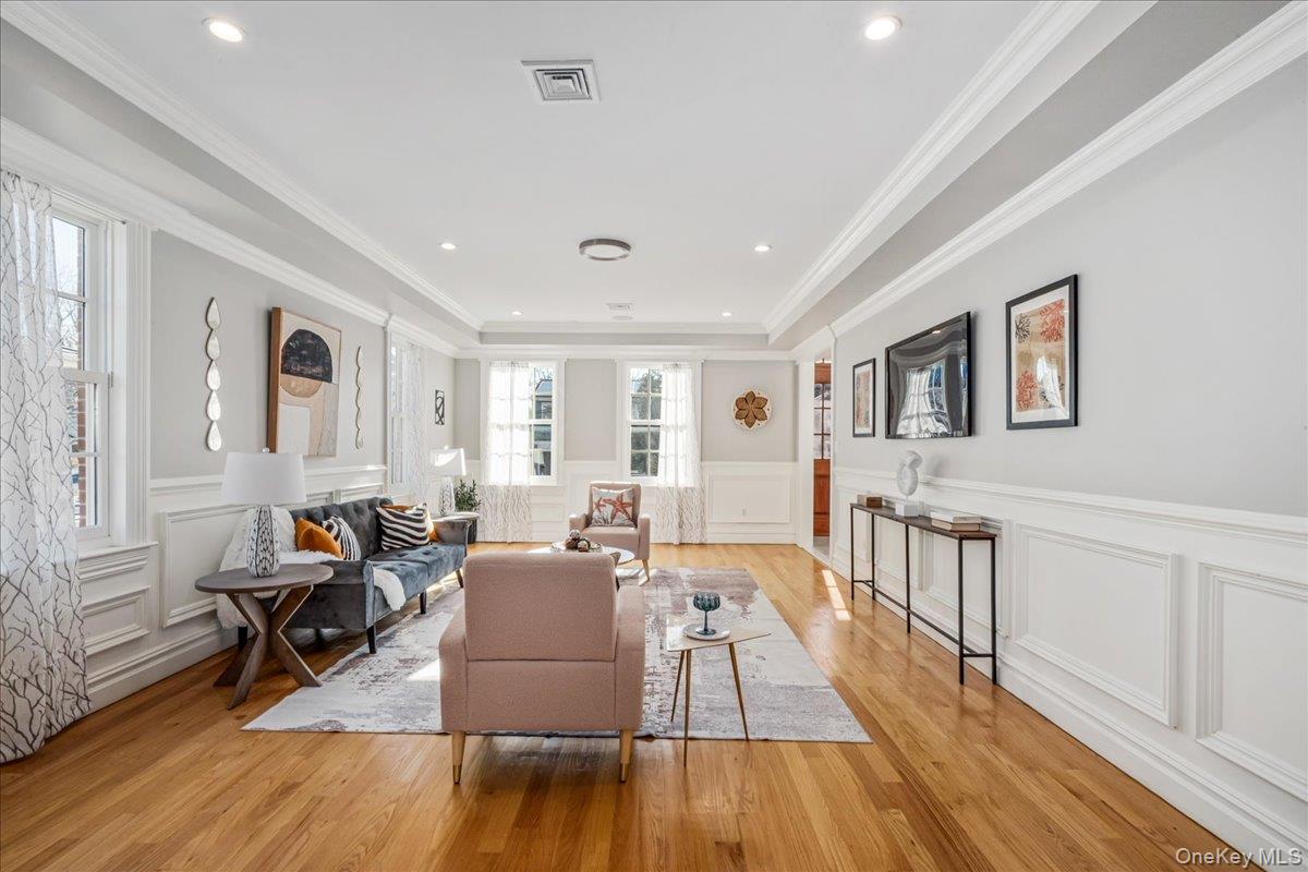 #7 photo, 233-17 38th Drive, 뉴욕퀸즈 Douglaston , NY 11363