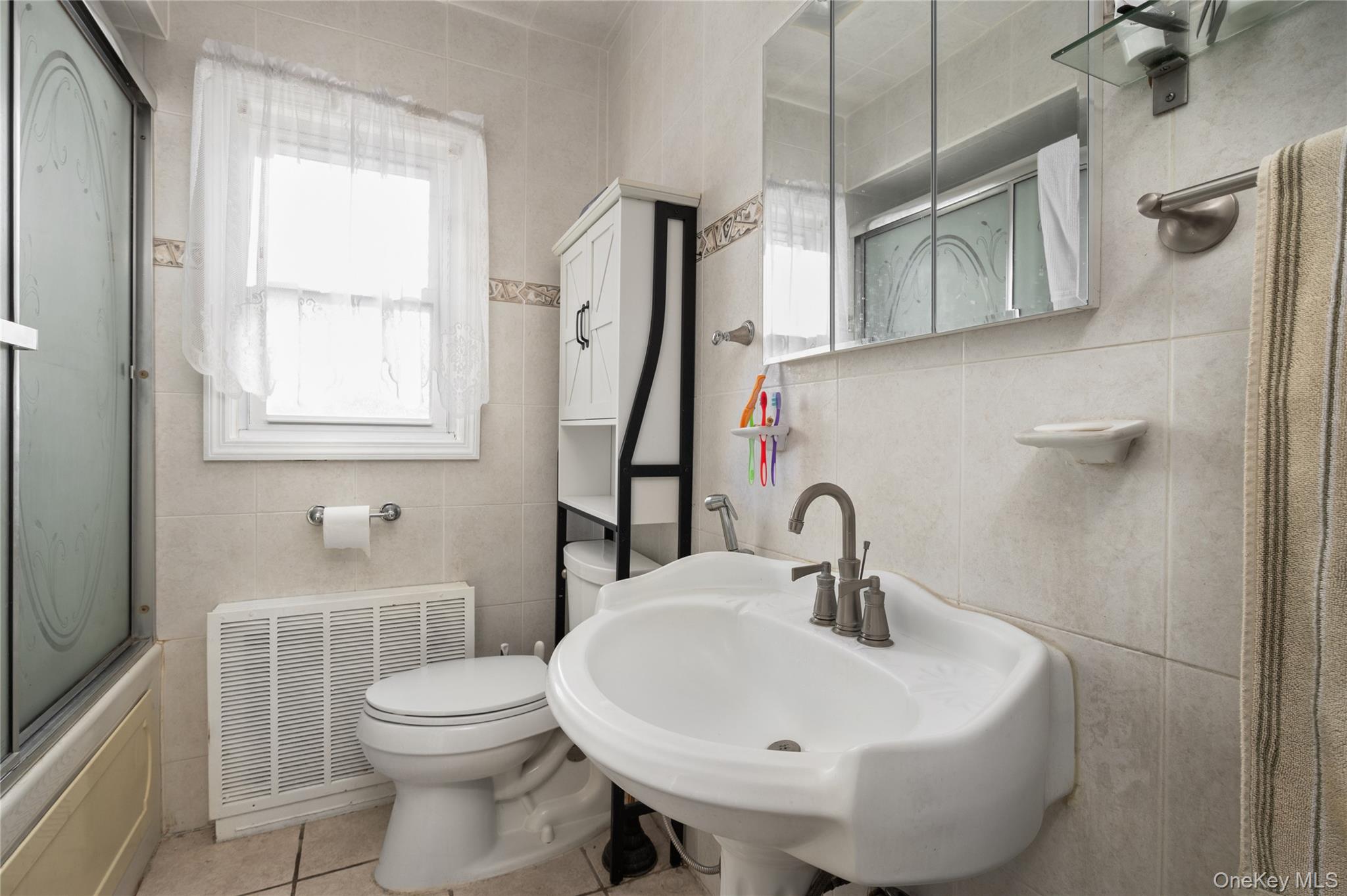 #12 photo, 30 1St Street, 롱 아일랜드 New Hyde Park , NY 11040