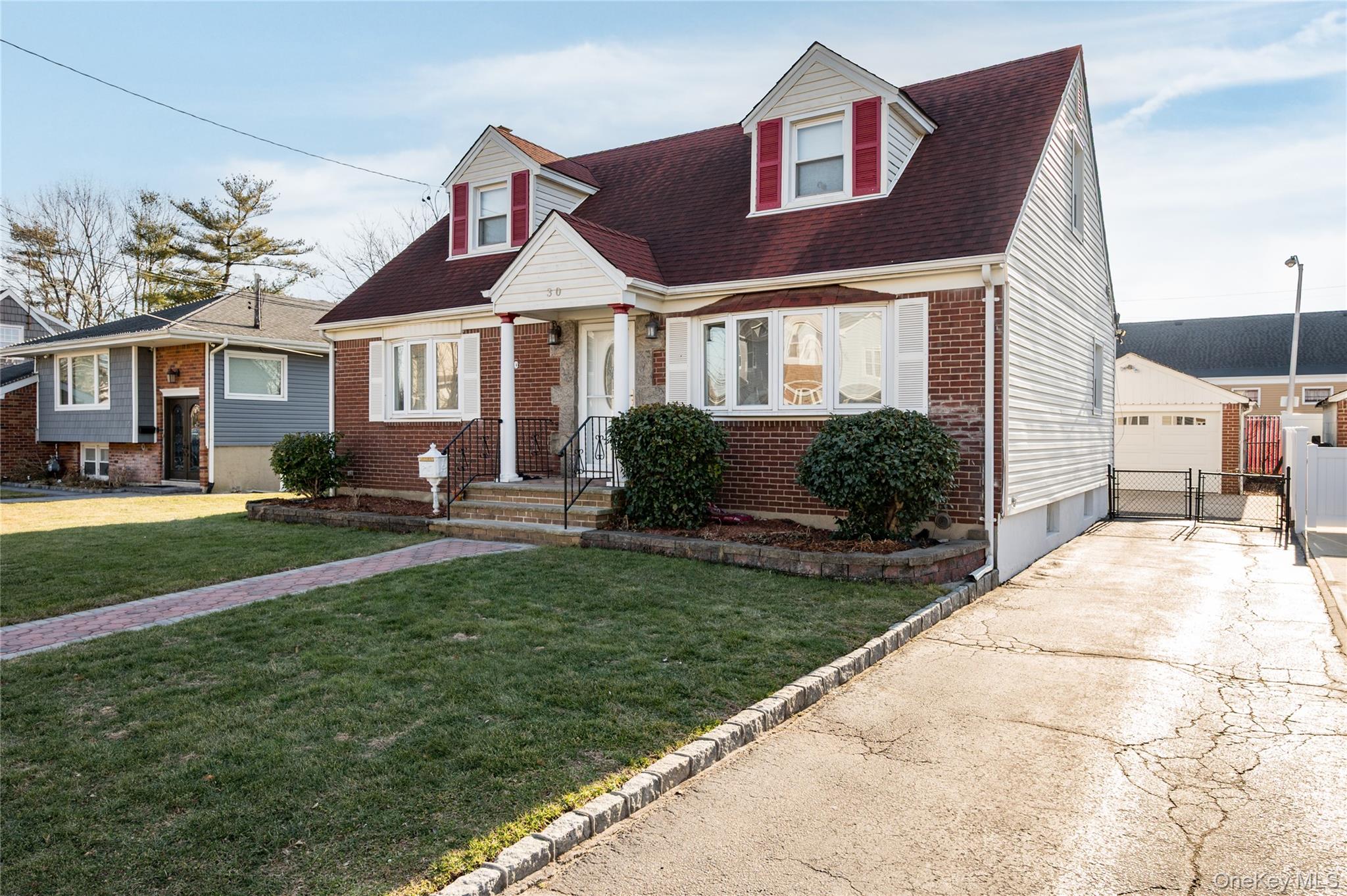 #2 photo, 30 1St Street, 롱 아일랜드 New Hyde Park , NY 11040