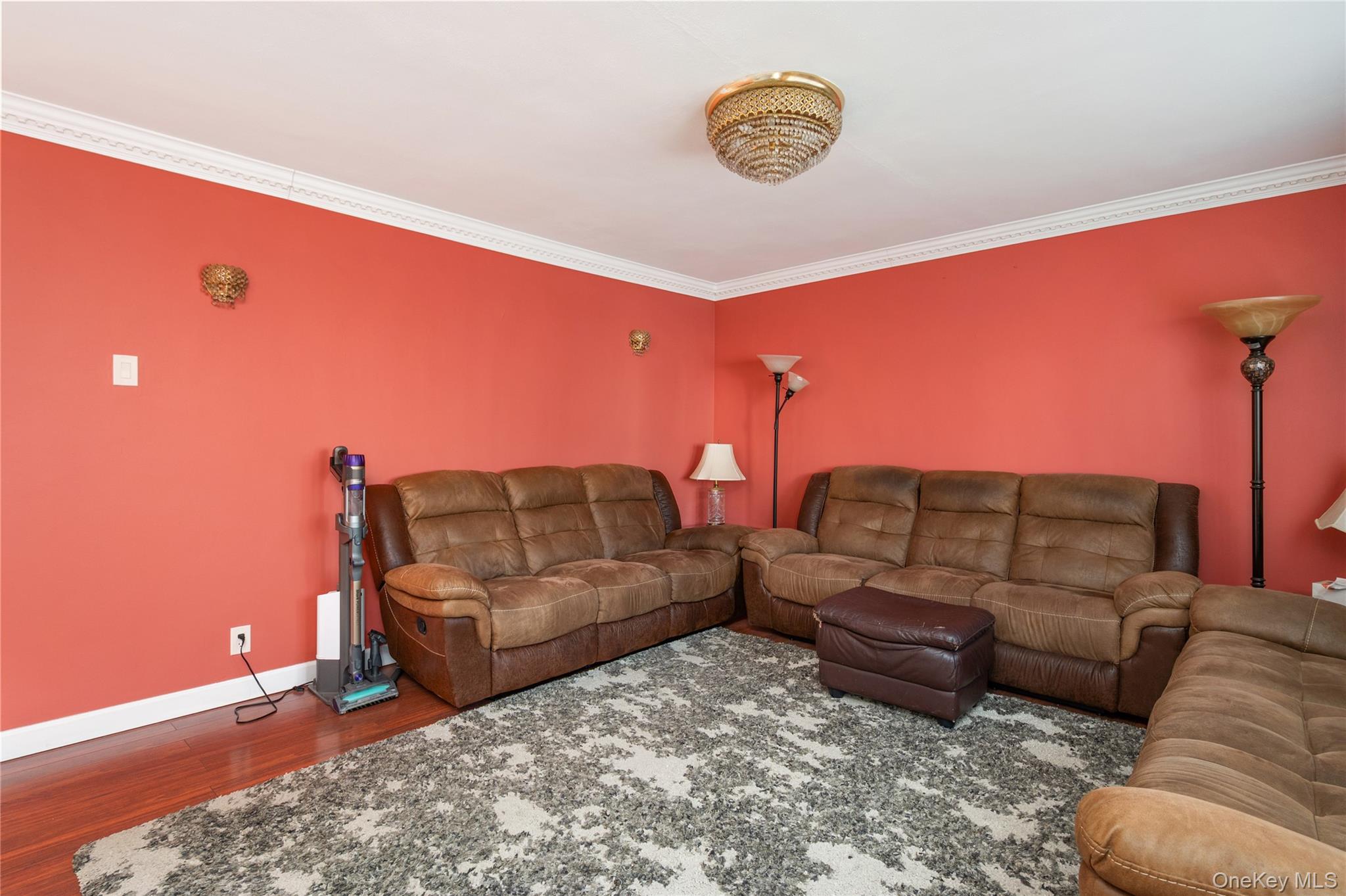 #5 photo, 30 1St Street, 롱 아일랜드 New Hyde Park , NY 11040