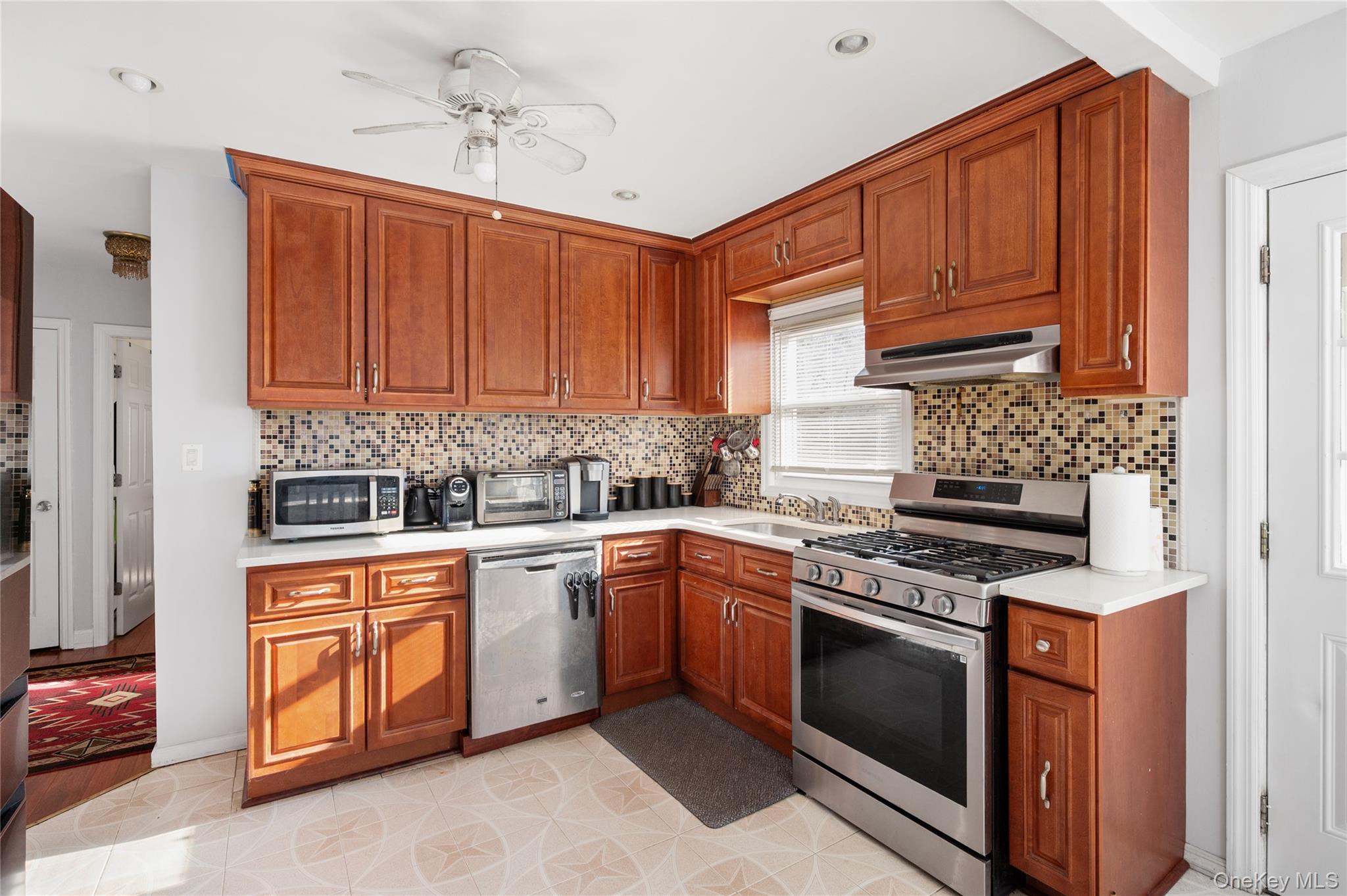 #7 photo, 30 1St Street, 롱 아일랜드 New Hyde Park , NY 11040