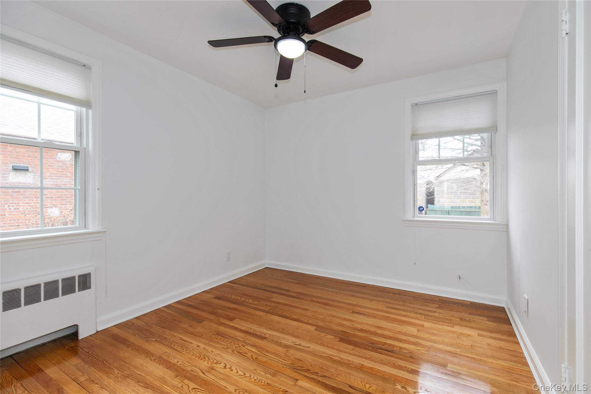 #20 photo, 82-51 257th, 皇后區 Glen Oaks , NY 11004