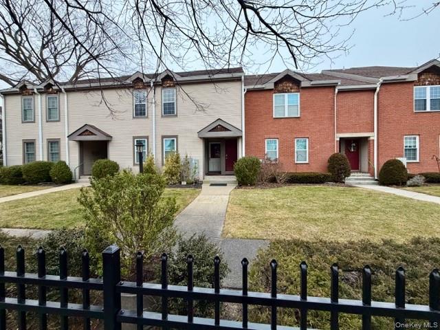 #2 photo, 42 Greenmeadow Drive, سوفولك Babylon , NY 11702