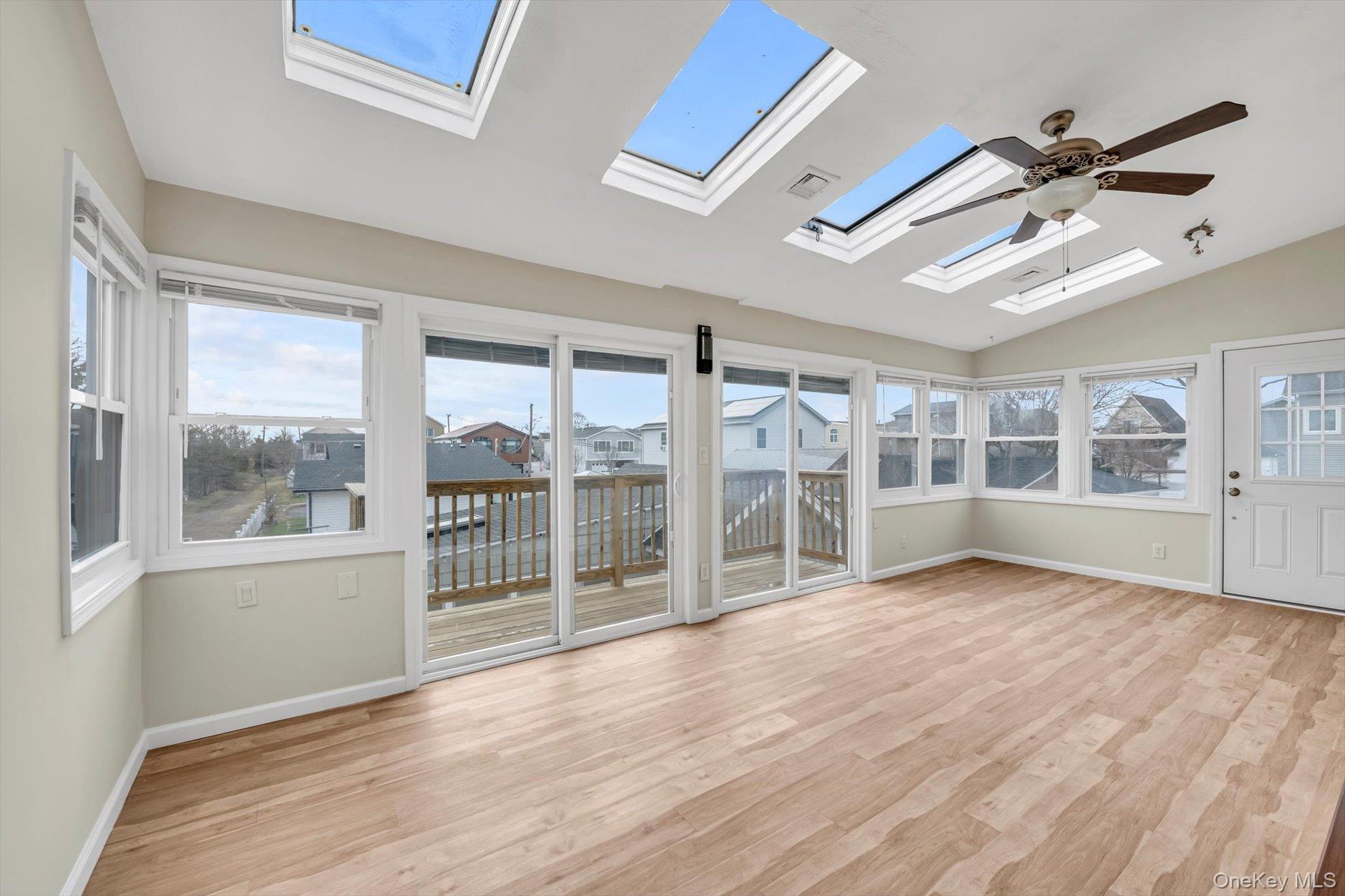 #3 photo, 10 Fulton Street, 롱 아일랜드 East Rockaway , NY 11518