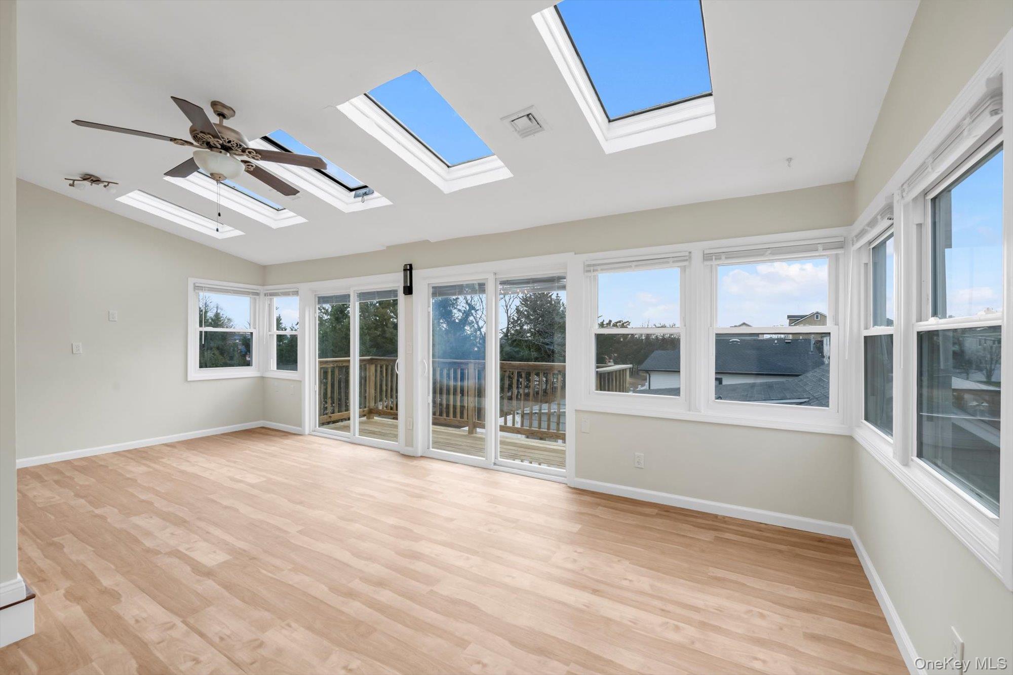 #4 photo, 10 Fulton Street, 롱 아일랜드 East Rockaway , NY 11518