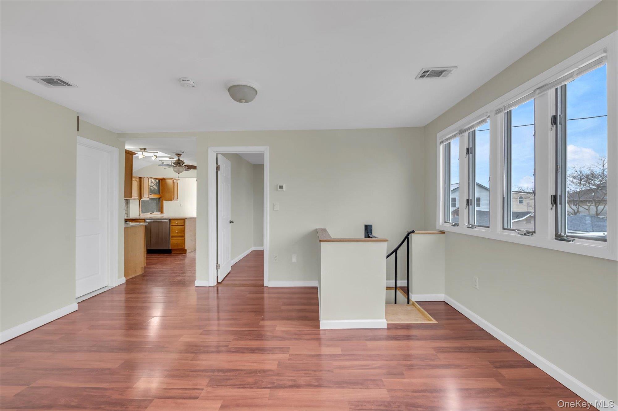 #6 photo, 10 Fulton Street, 롱 아일랜드 East Rockaway , NY 11518