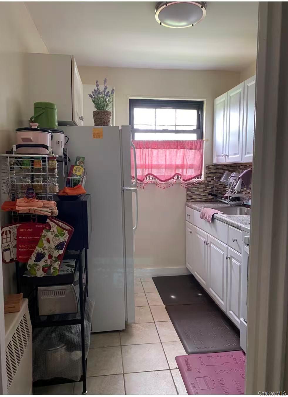 #3 photo, 6912 138th Street, क्यू गार्डन्स Kew Garden Hills , NY 11367