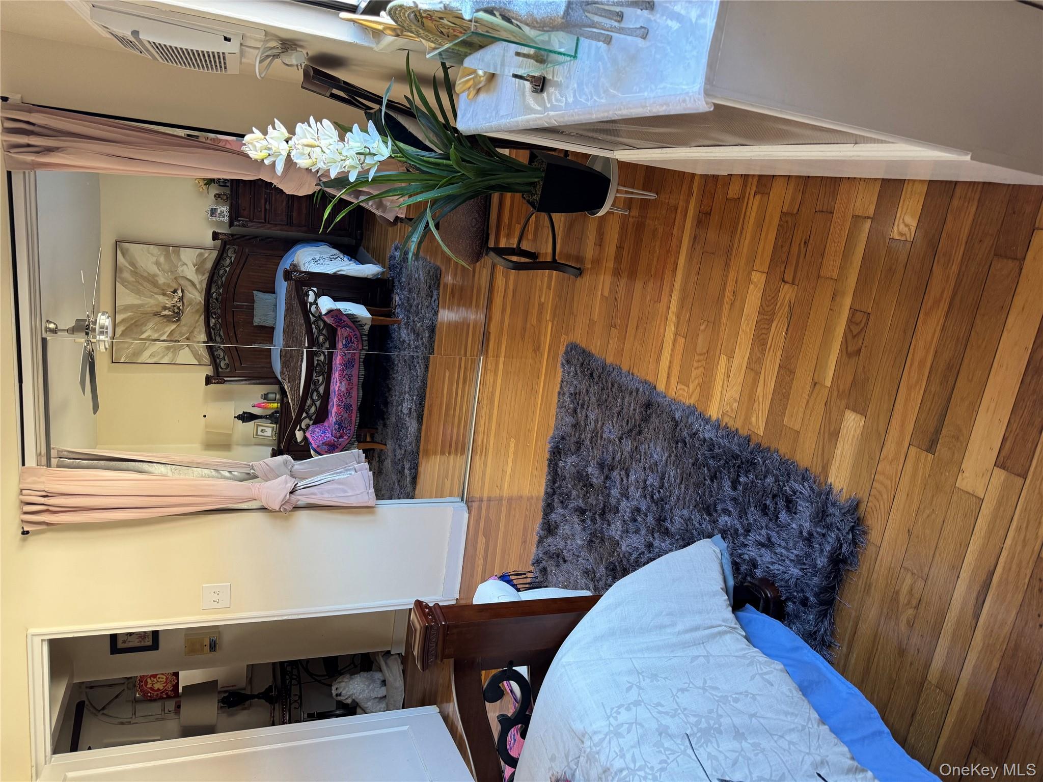 #6 photo, 6912 138th Street, क्यू गार्डन्स Kew Garden Hills , NY 11367