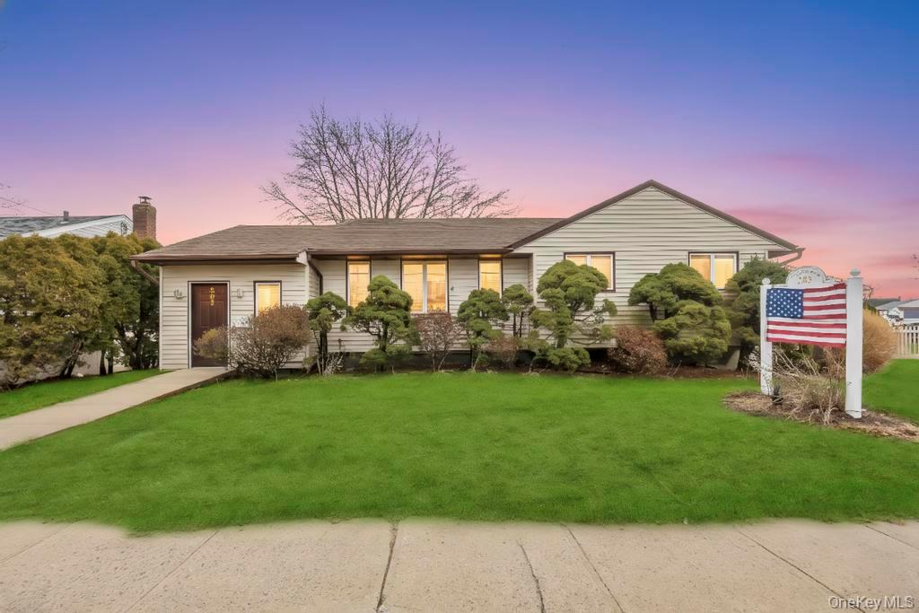 #1 photo, 303 Woodbury Road, מחוז נסאו Hicksville , NY 11801