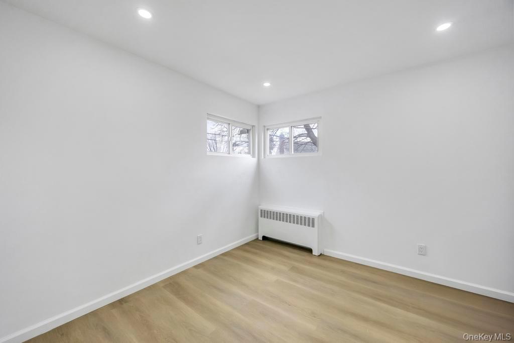 #11 photo, 303 Woodbury Road, מחוז נסאו Hicksville , NY 11801