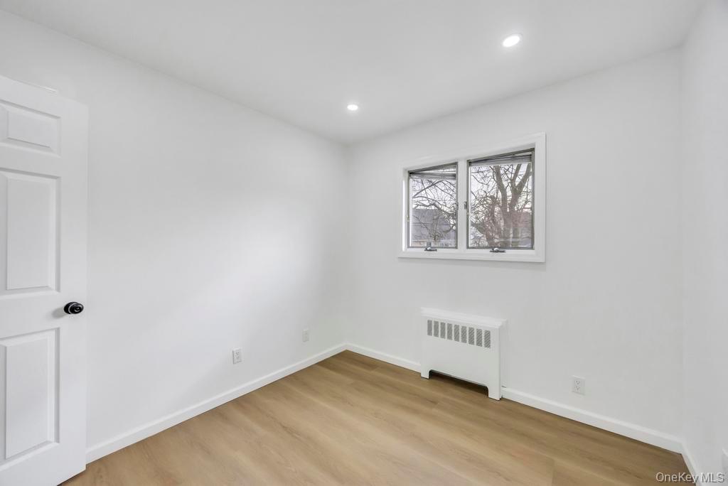 #12 photo, 303 Woodbury Road, מחוז נסאו Hicksville , NY 11801