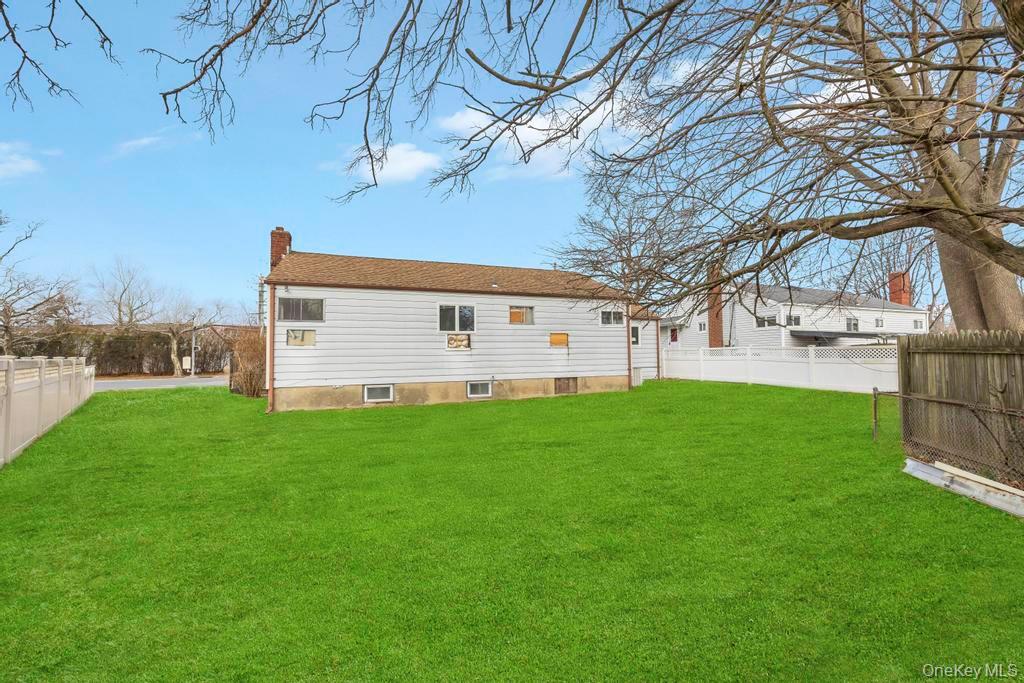 #3 photo, 303 Woodbury Road, מחוז נסאו Hicksville , NY 11801