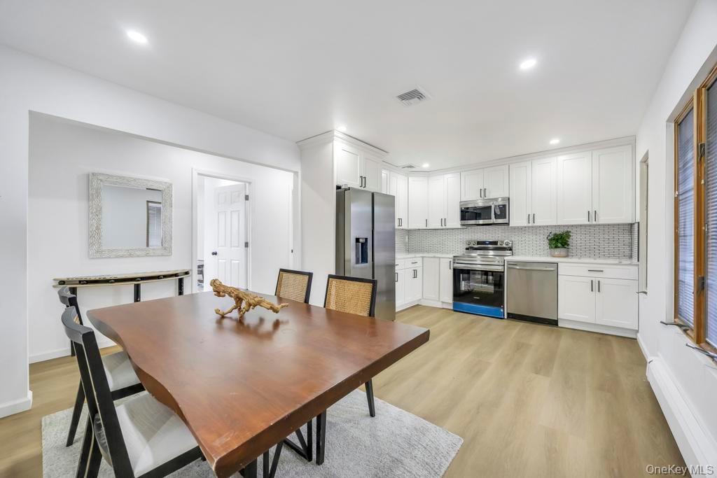 #6 photo, 303 Woodbury Road, מחוז נסאו Hicksville , NY 11801