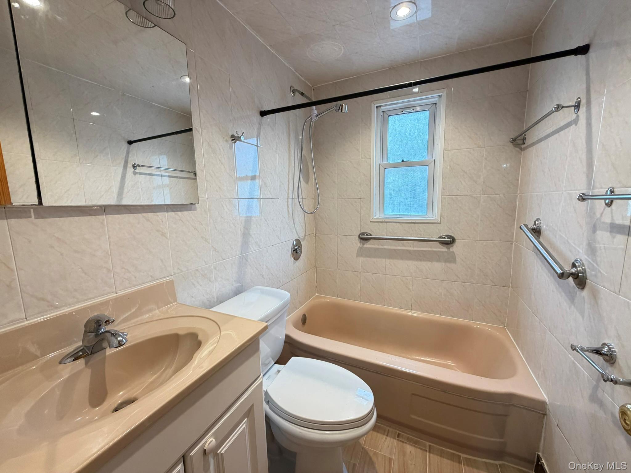 #11 photo, 137-02 64th Road, फ्लशिंग Flushing , NY 11367