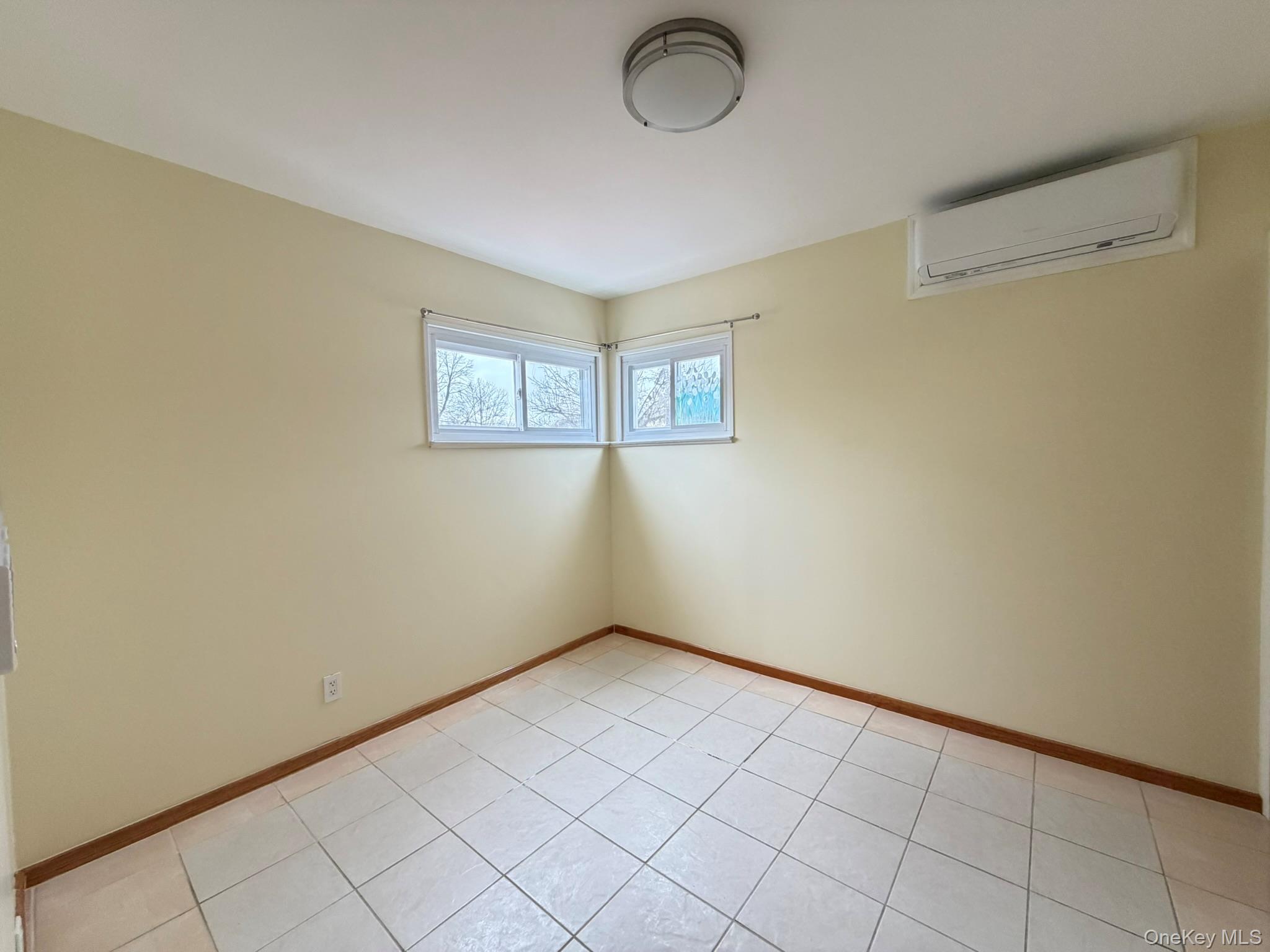 #8 photo, 137-02 64th Road, फ्लशिंग Flushing , NY 11367