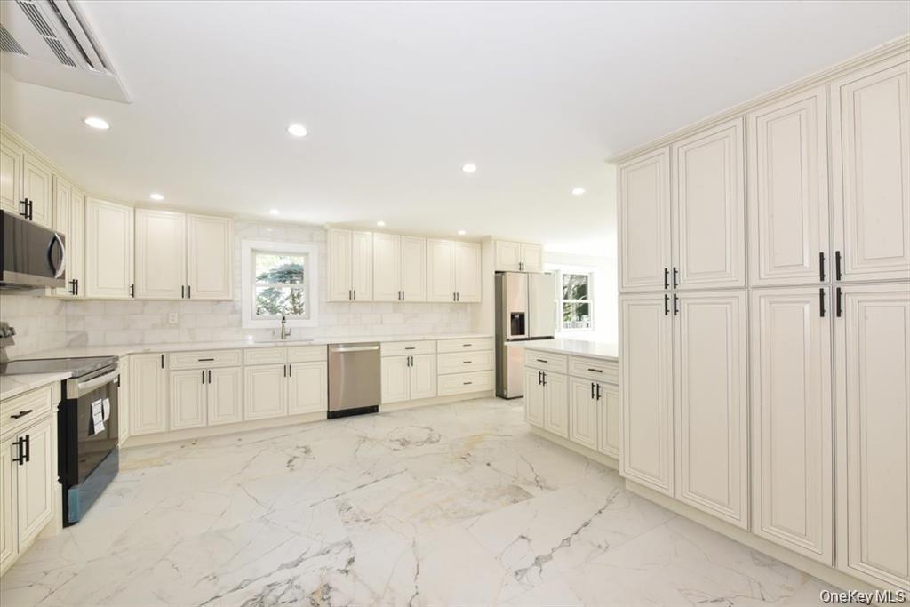 #9 photo, 87 Dunlop Road, Саффолк ‖ Huntington , NY 11743