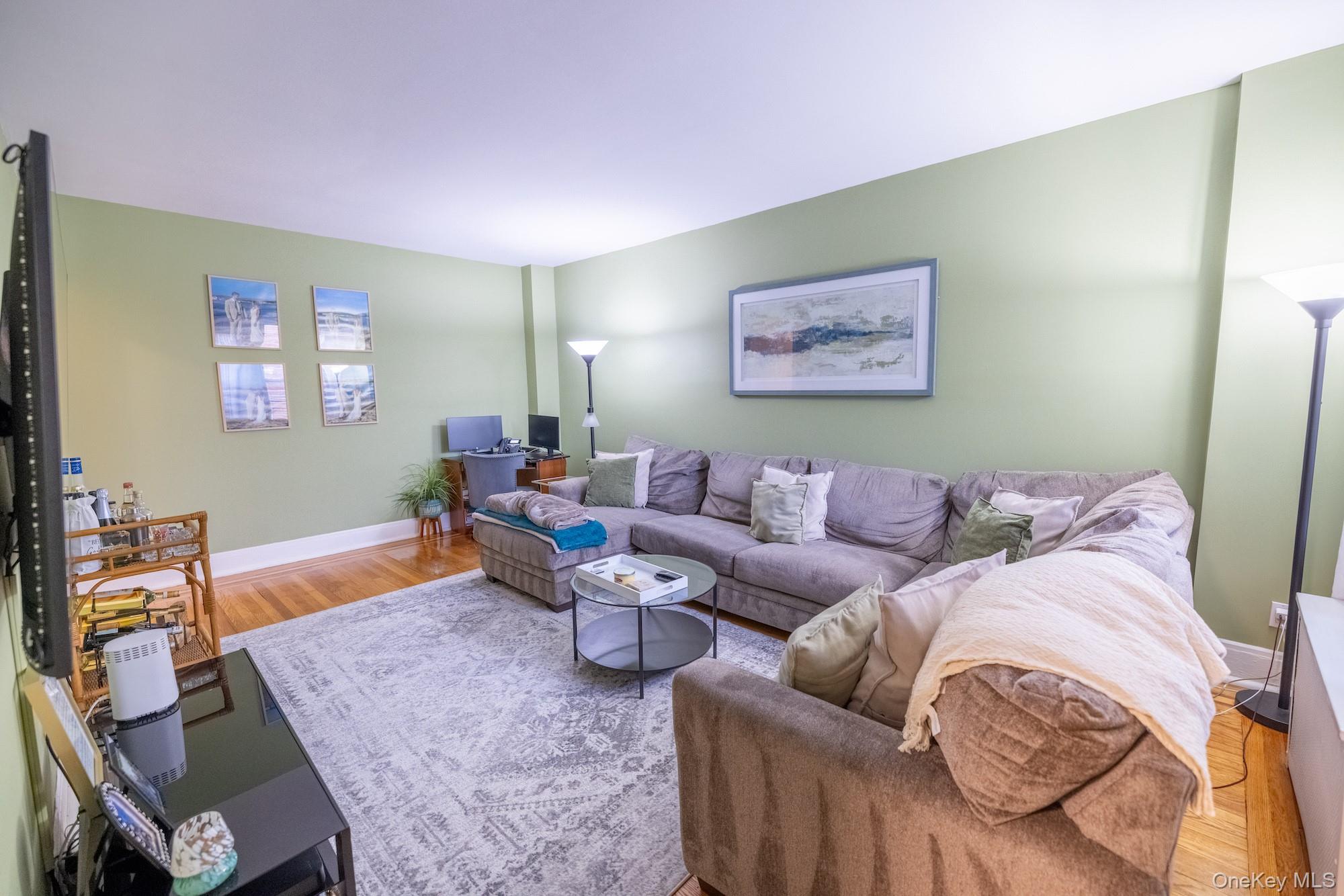 #8 photo, 185 Atlantic Avenue, 롱 아일랜드 Lynbrook , NY 11563