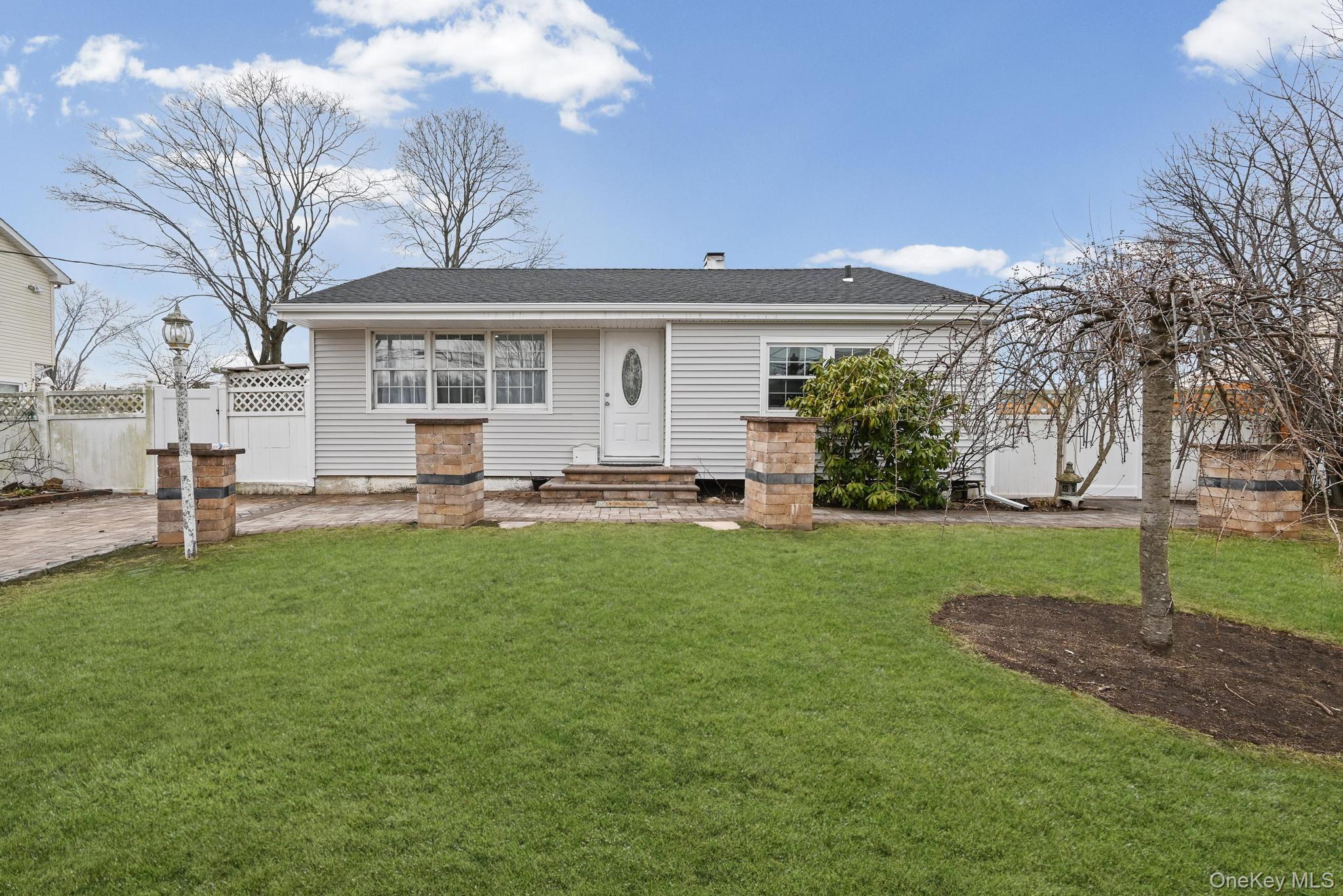 #1 photo, 186 Westwood Drive, Brentwood , NY 11717