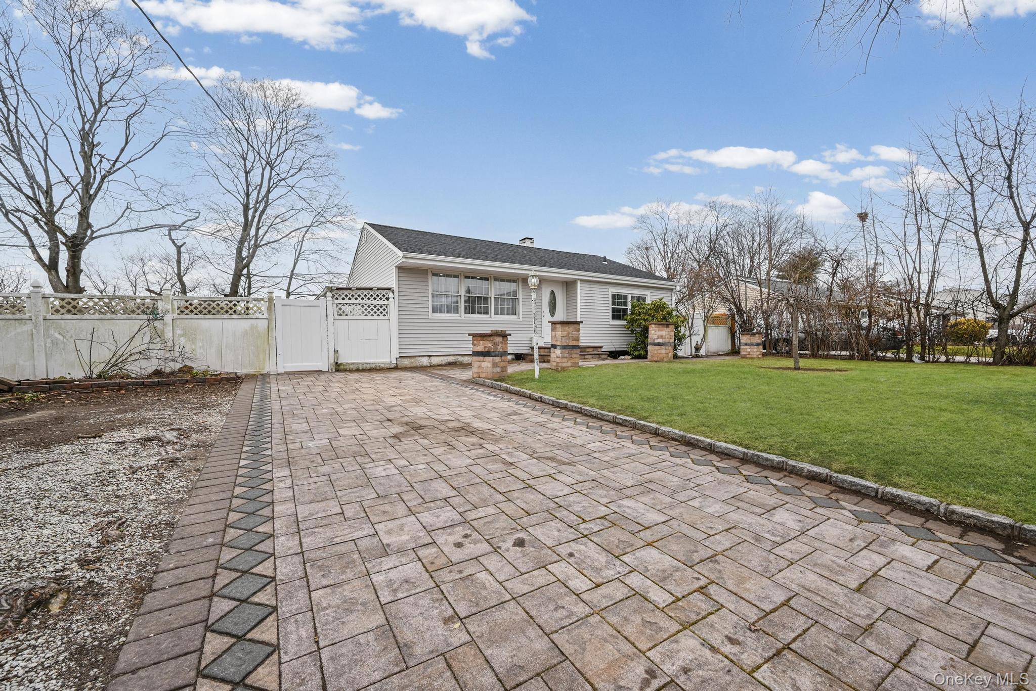 #3 photo, 186 Westwood Drive, Brentwood , NY 11717