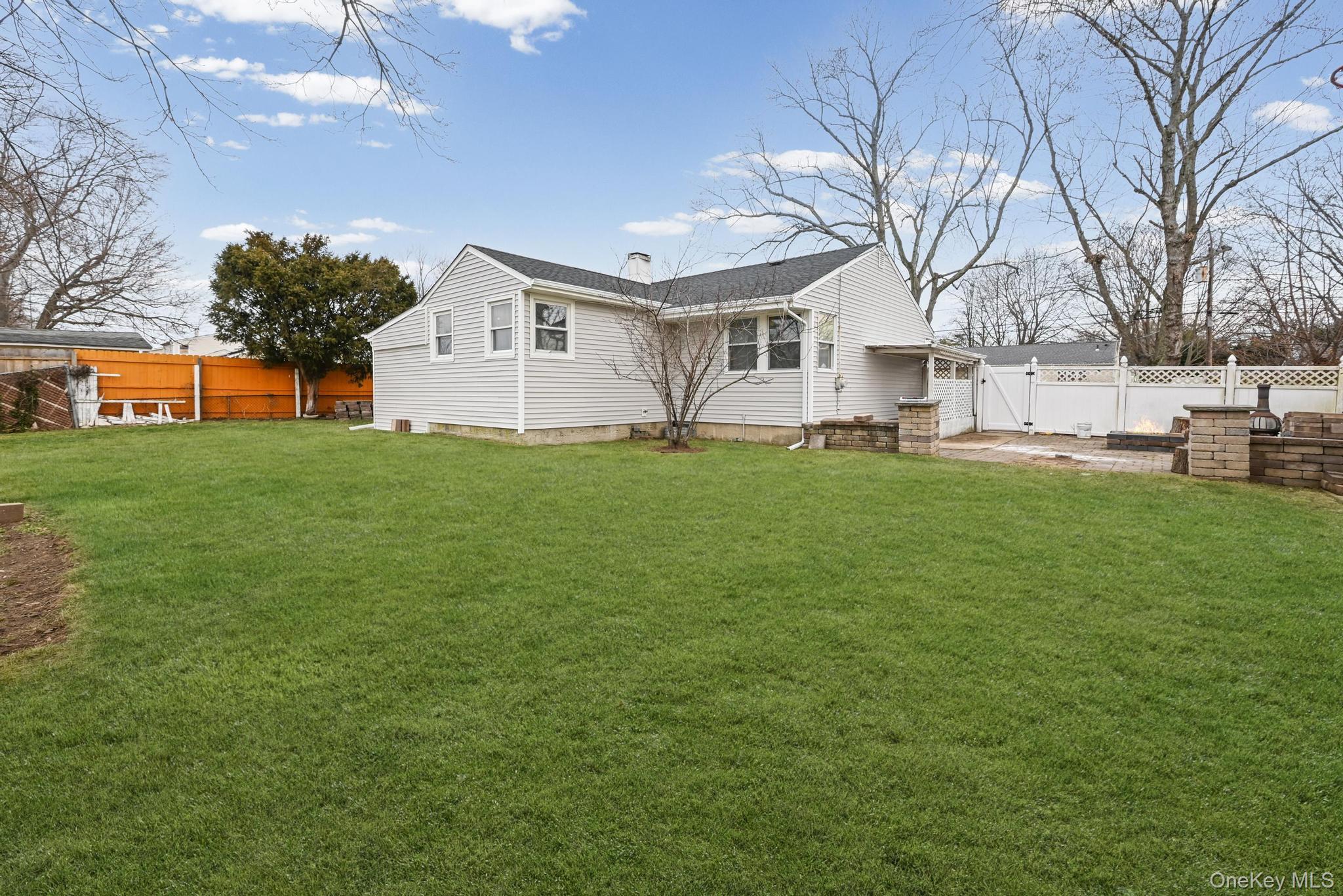 #4 photo, 186 Westwood Drive, Brentwood , NY 11717