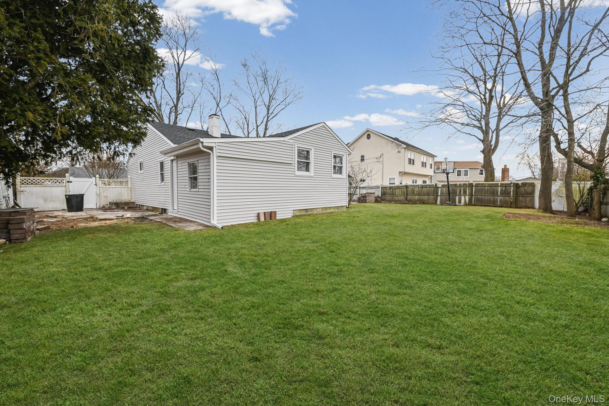 #5 photo, 186 Westwood Drive, Brentwood , NY 11717